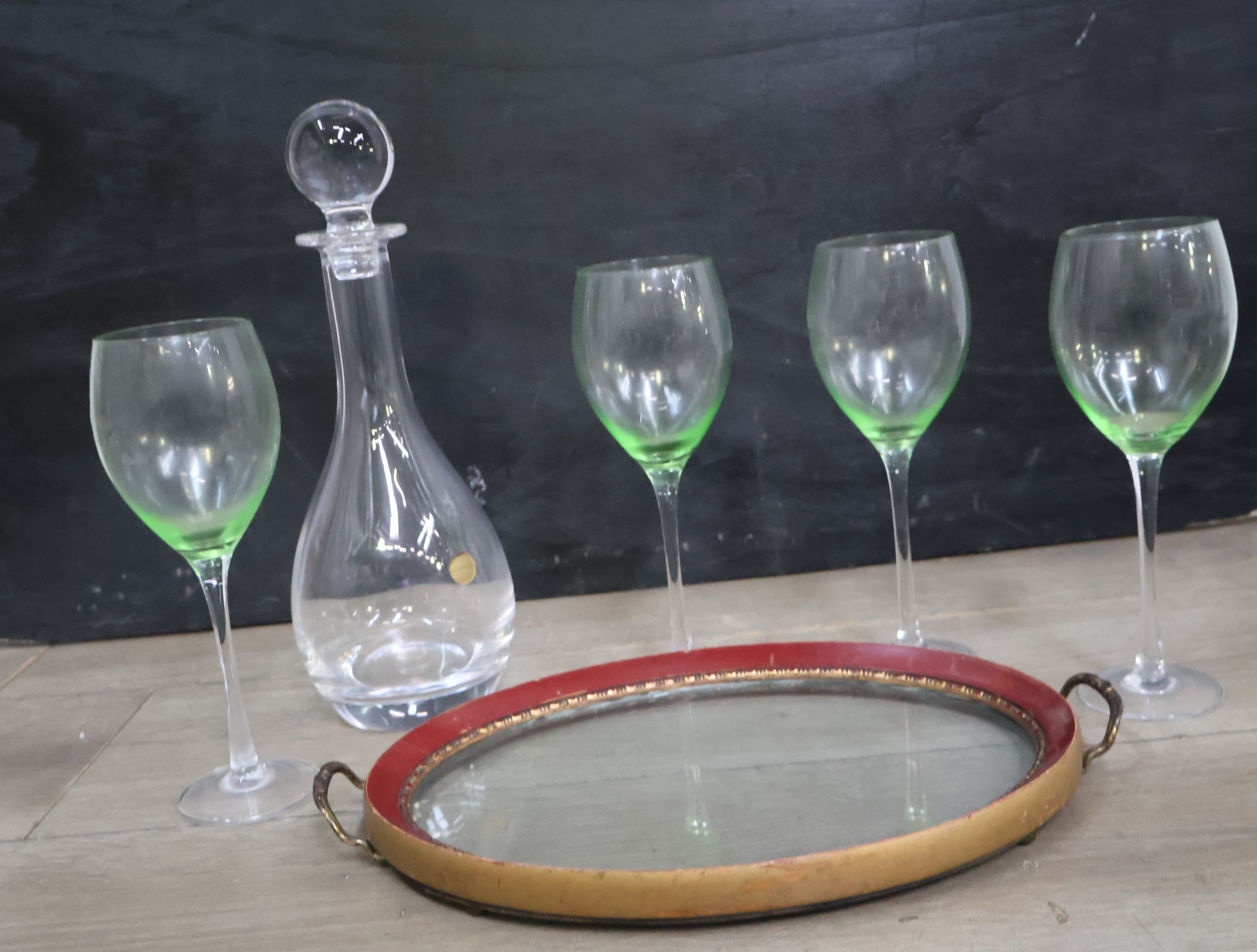 Set glazen wijnglazen met karaf en dienblad – foto 3 – kavel bij GSD Auctions, Zoeterwoude