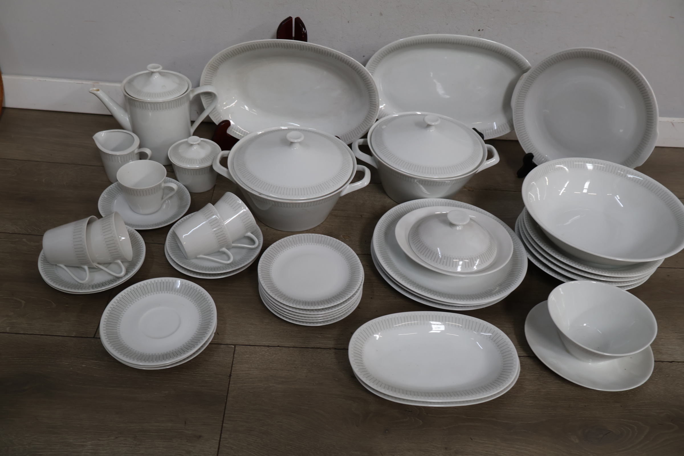 Groot Porseleinen Servies – foto 3 – kavel bij GSD Auctions, Zoeterwoude