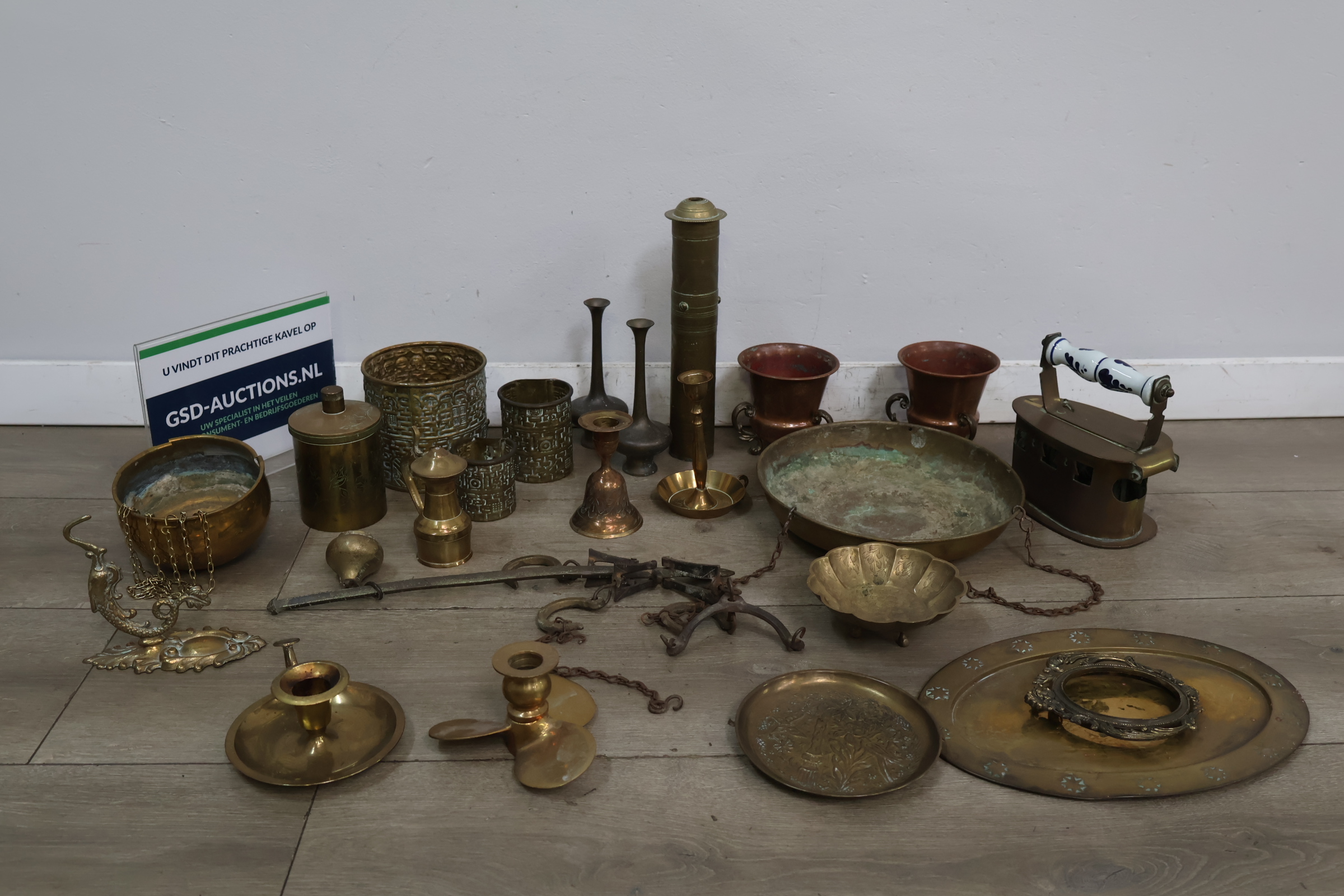 Collectie messing en koperen siervoorwerpen en kandelaars – foto 2 – kavel bij GSD Auctions, Zoeterwoude