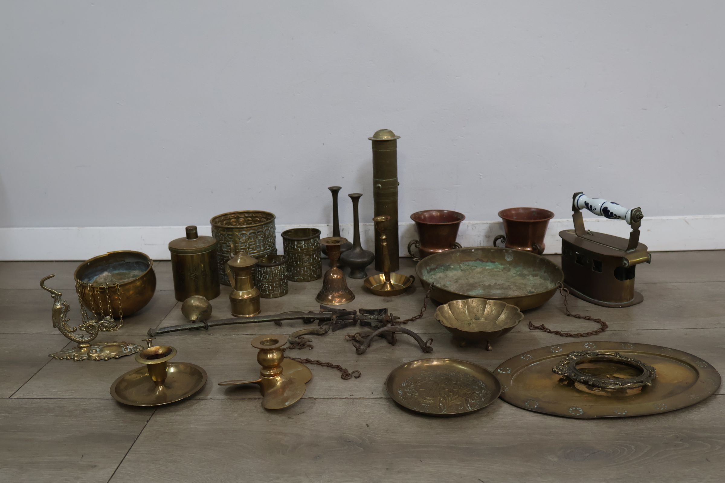 Collectie messing en koperen siervoorwerpen en kandelaars – foto 3 – kavel bij GSD Auctions, Zoeterwoude