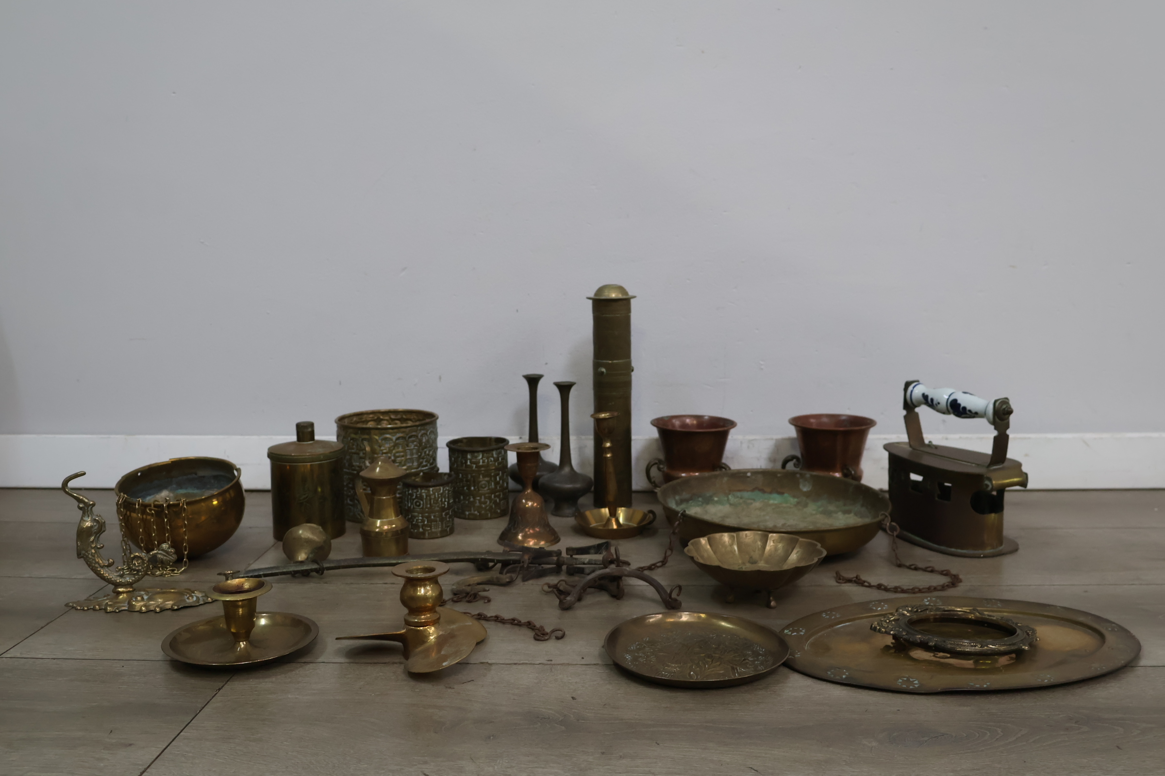 Collectie messing en koperen siervoorwerpen en kandelaars – foto 5 – kavel bij GSD Auctions, Zoeterwoude