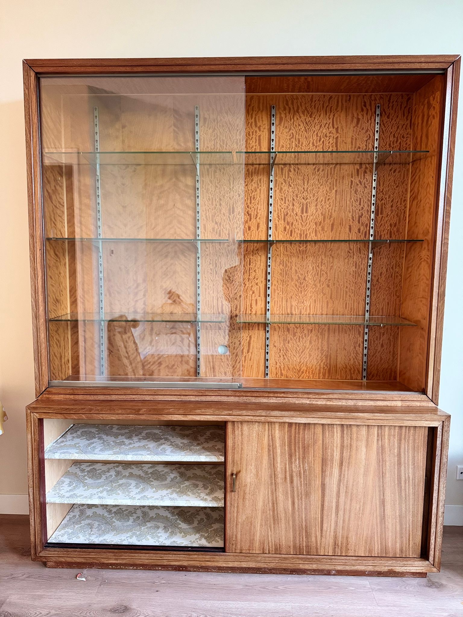 Grote Vintage Servieskast, Vitrinekast, Buffetkast – foto 5 – kavel bij GSD Auctions, Zoeterwoude