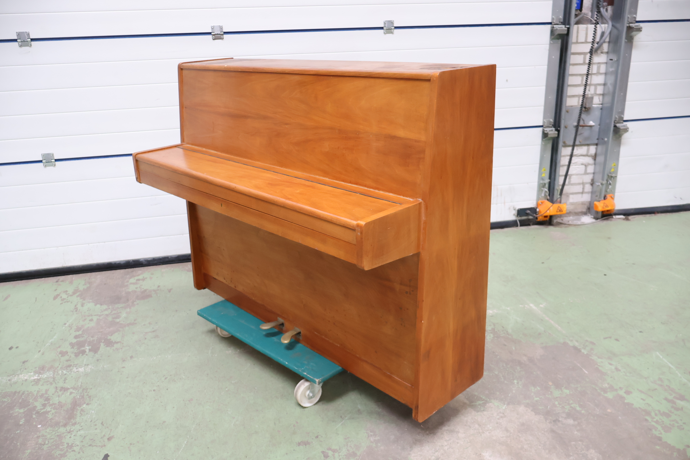 Houten rechtop piano – foto 9 – kavel bij GSD Auctions, Zoeterwoude