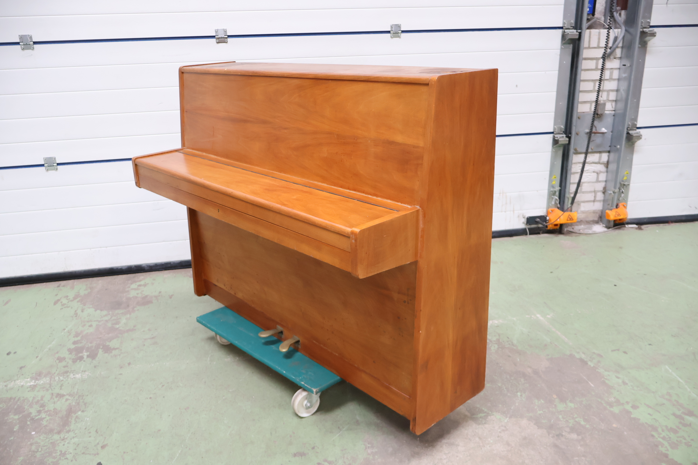 Houten rechtop piano – foto 10 – kavel bij GSD Auctions, Zoeterwoude