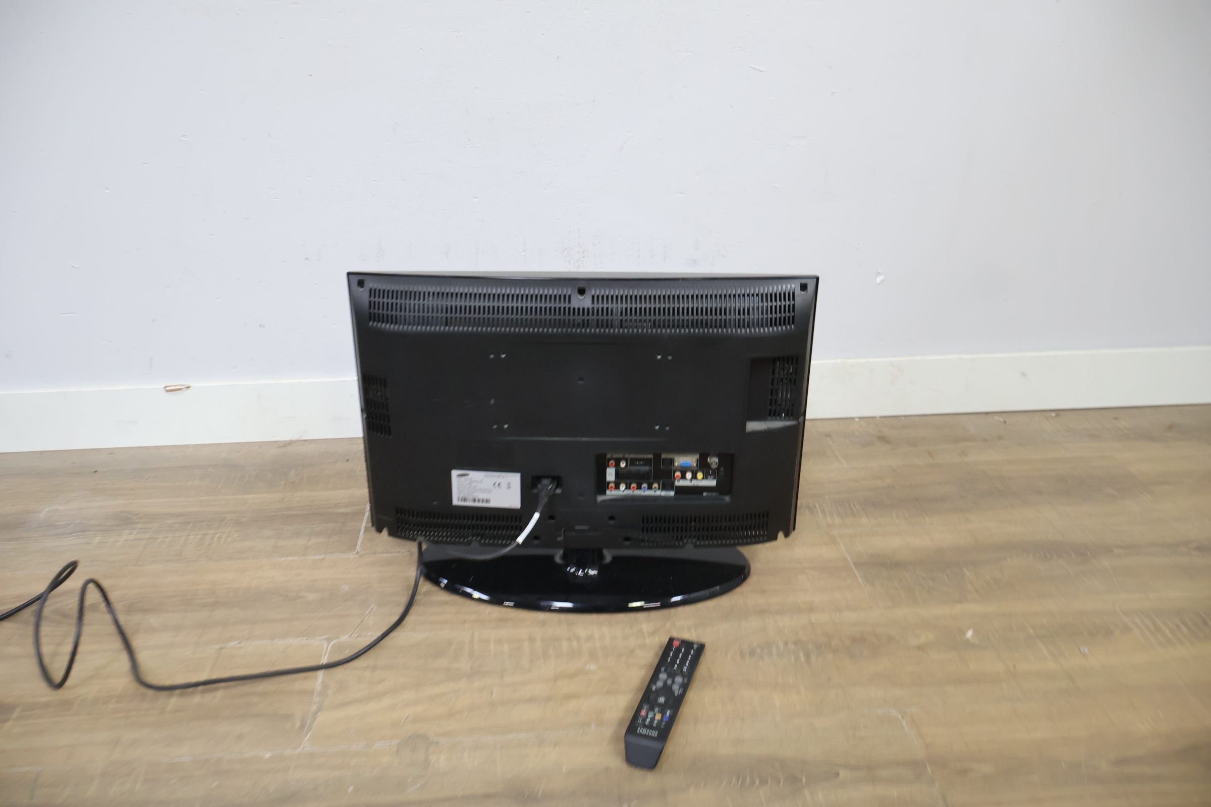 Samsung LCD TV zwart – foto 5 – kavel bij GSD Auctions, Zoeterwoude
