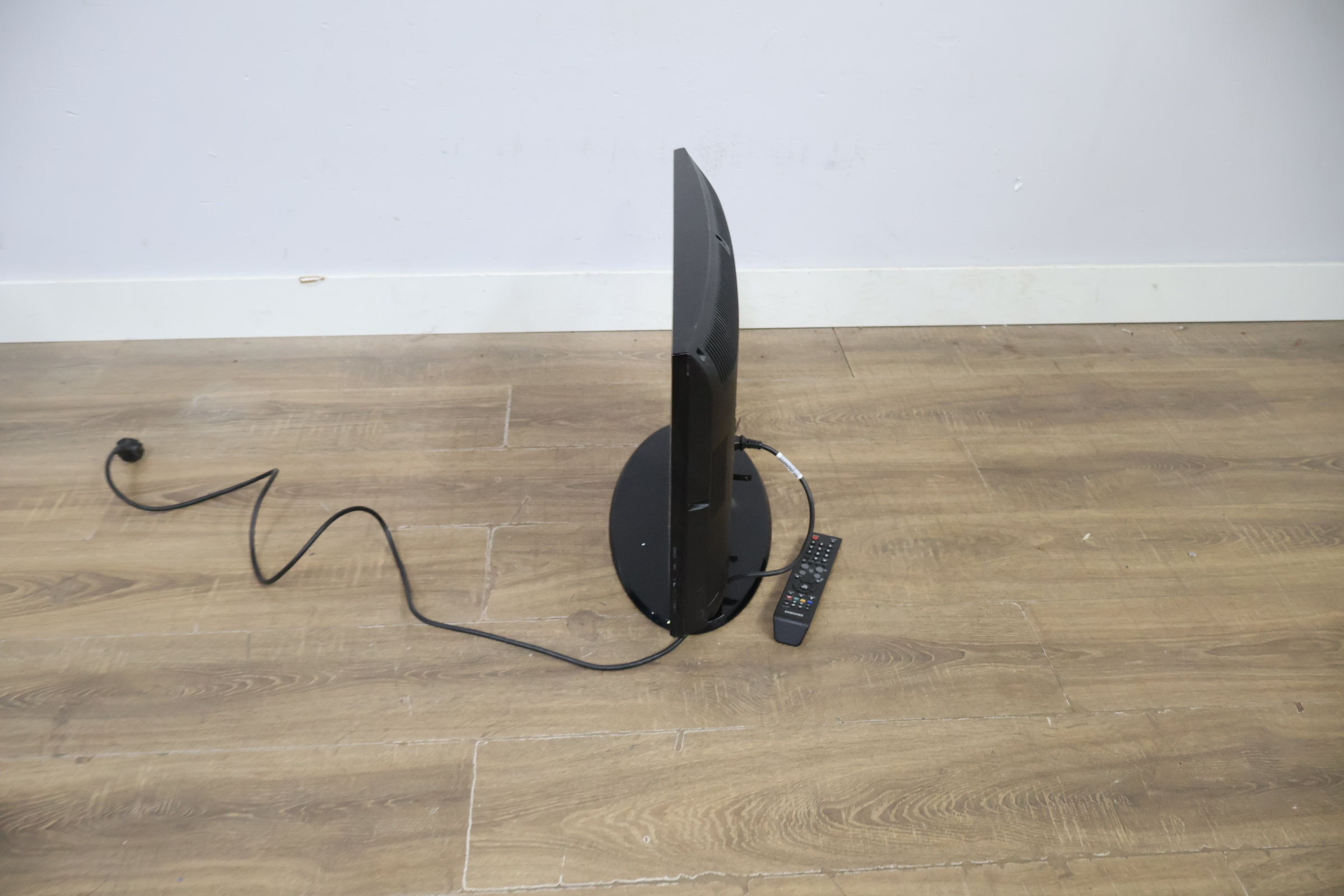 Samsung LCD TV zwart – foto 9 – kavel bij GSD Auctions, Zoeterwoude