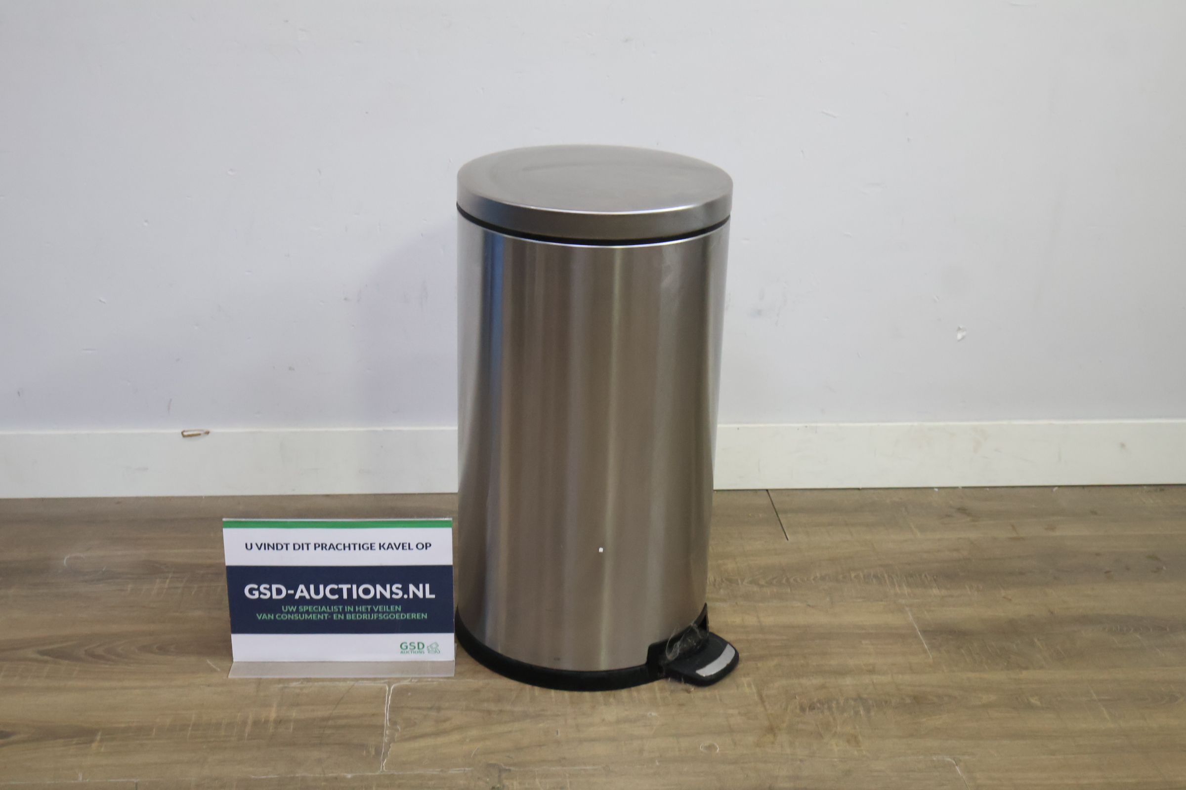 Ronde RVS prullenbak met pedaal – kavel bij GSD Auctions, Zoeterwoude