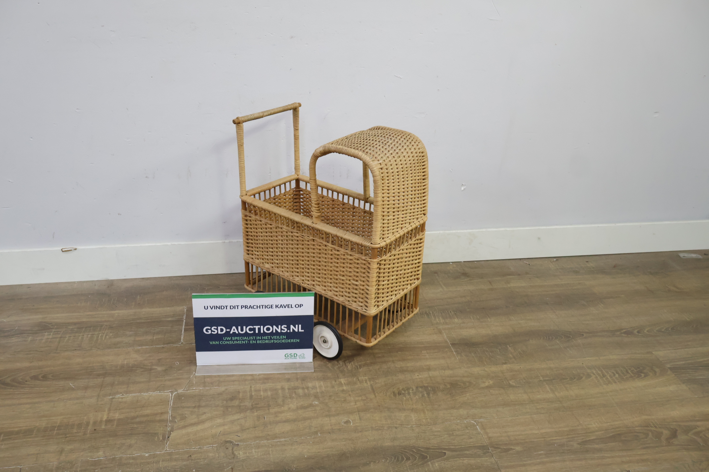 Rotan kinderstoel met gevlochten zitting – kavel bij GSD Auctions, Zoeterwoude