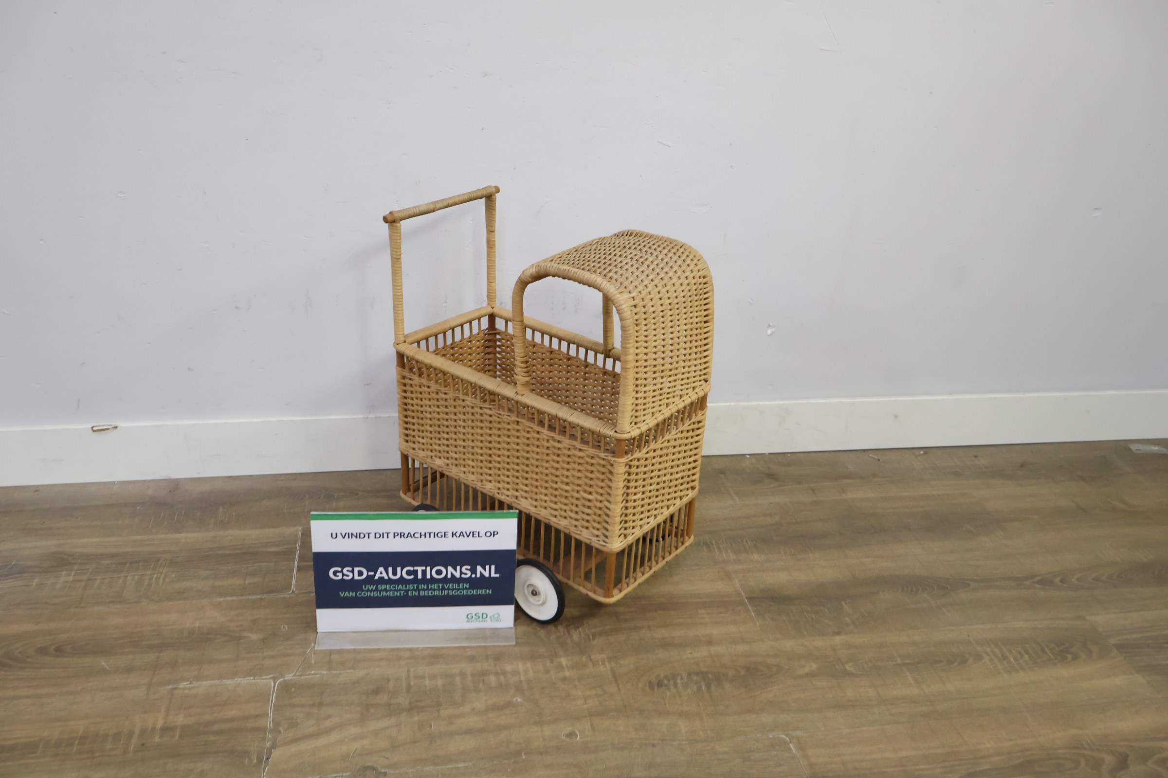 Rotan kinderstoel met gevlochten zitting – foto 2 – kavel bij GSD Auctions, Zoeterwoude