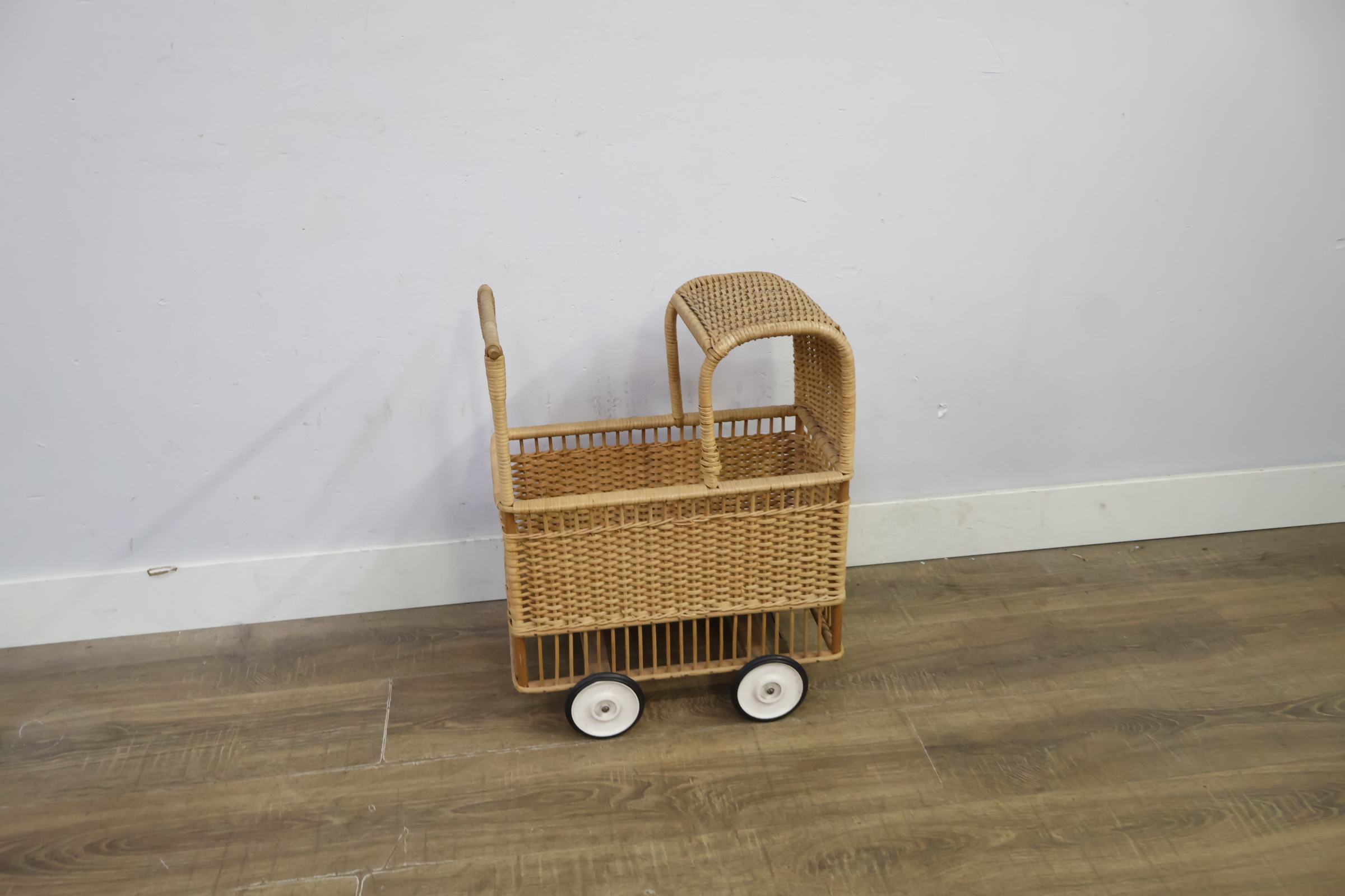 Rotan kinderstoel met gevlochten zitting – foto 3 – kavel bij GSD Auctions, Zoeterwoude