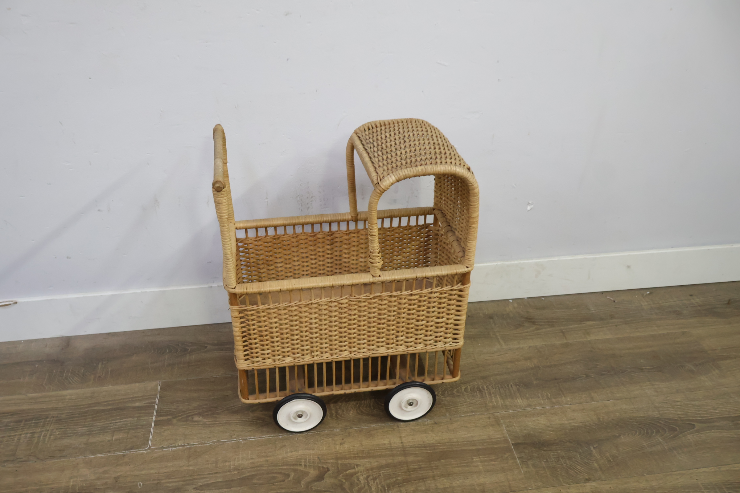 Rotan kinderstoel met gevlochten zitting – foto 4 – kavel bij GSD Auctions, Zoeterwoude