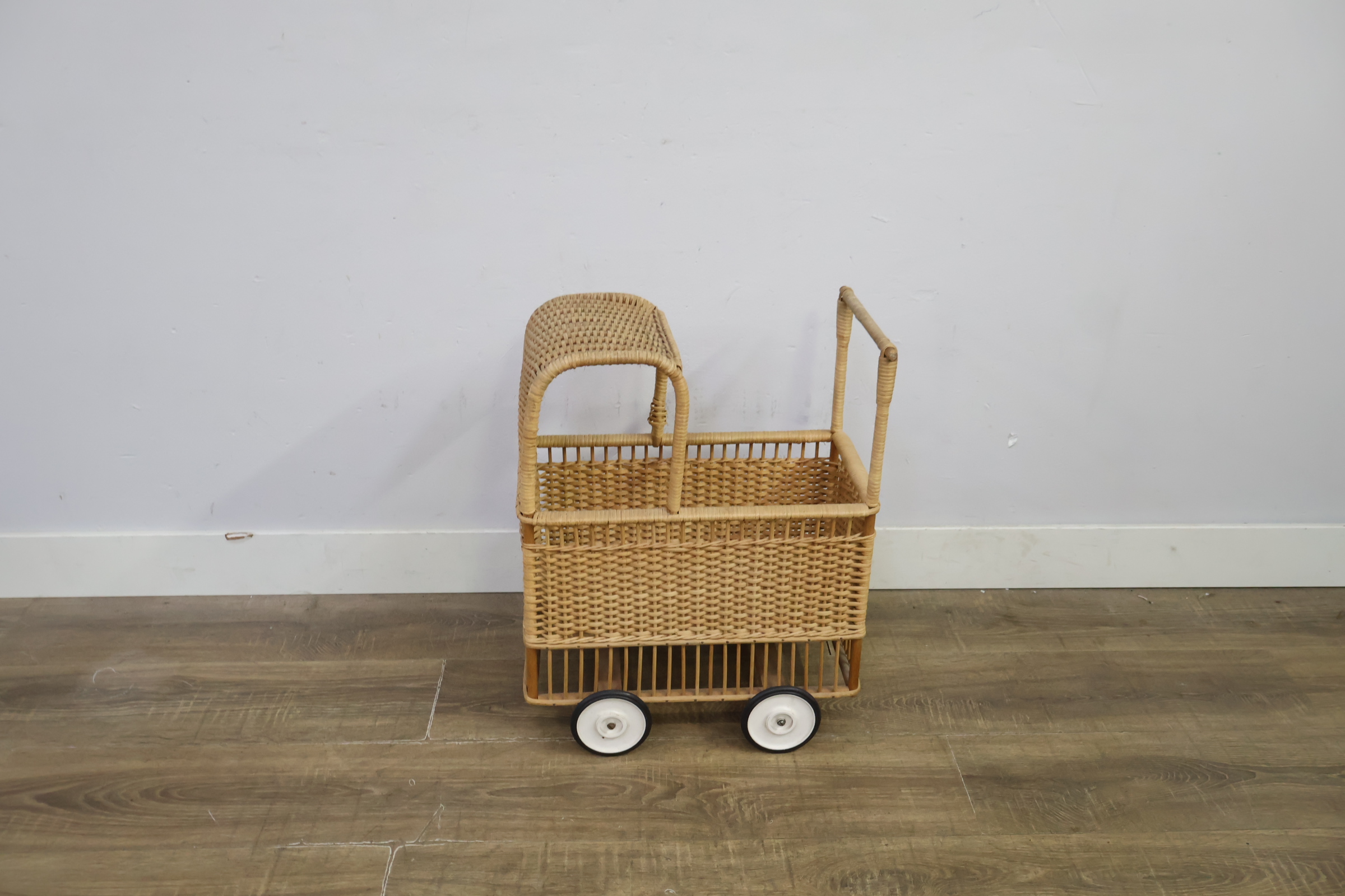 Rotan kinderstoel met gevlochten zitting – foto 7 – kavel bij GSD Auctions, Zoeterwoude