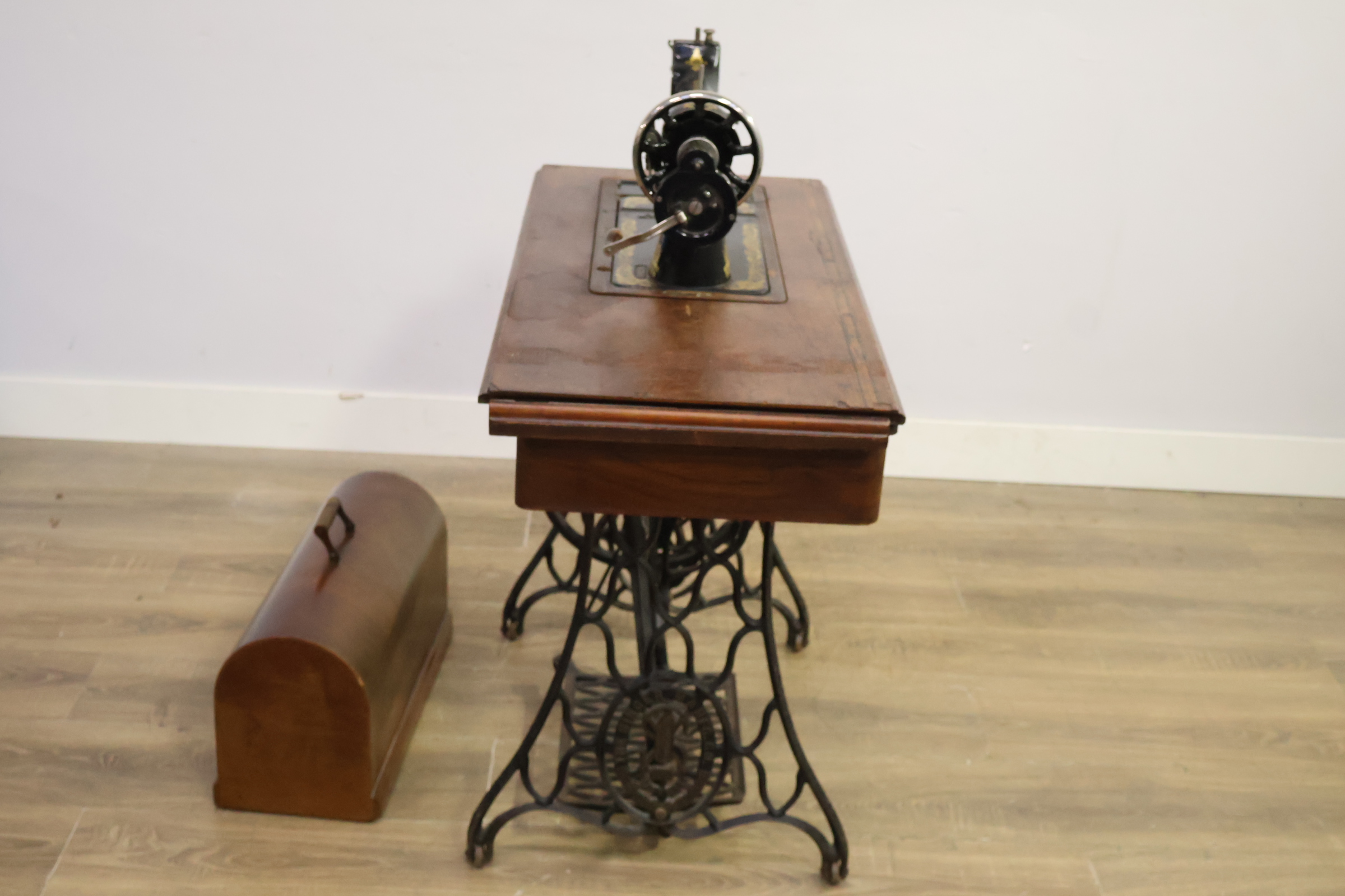 Singer vintage naaimachine met houten kap – foto 8 – kavel bij GSD Auctions, Zoeterwoude