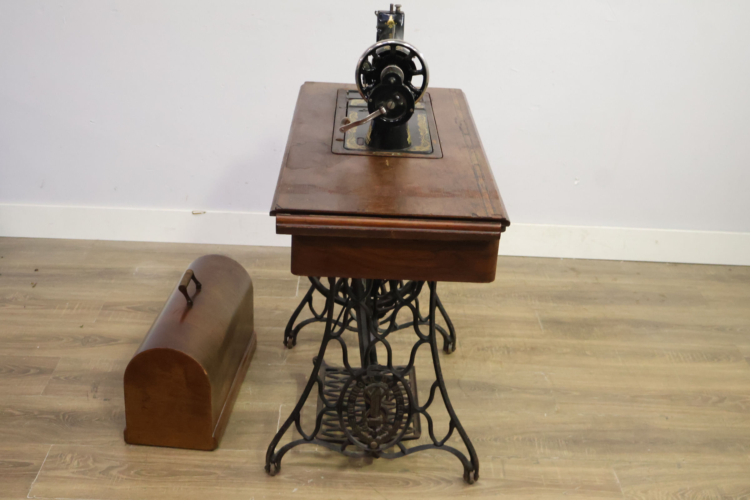 Singer vintage naaimachine met houten kap – foto 9 – kavel bij GSD Auctions, Zoeterwoude
