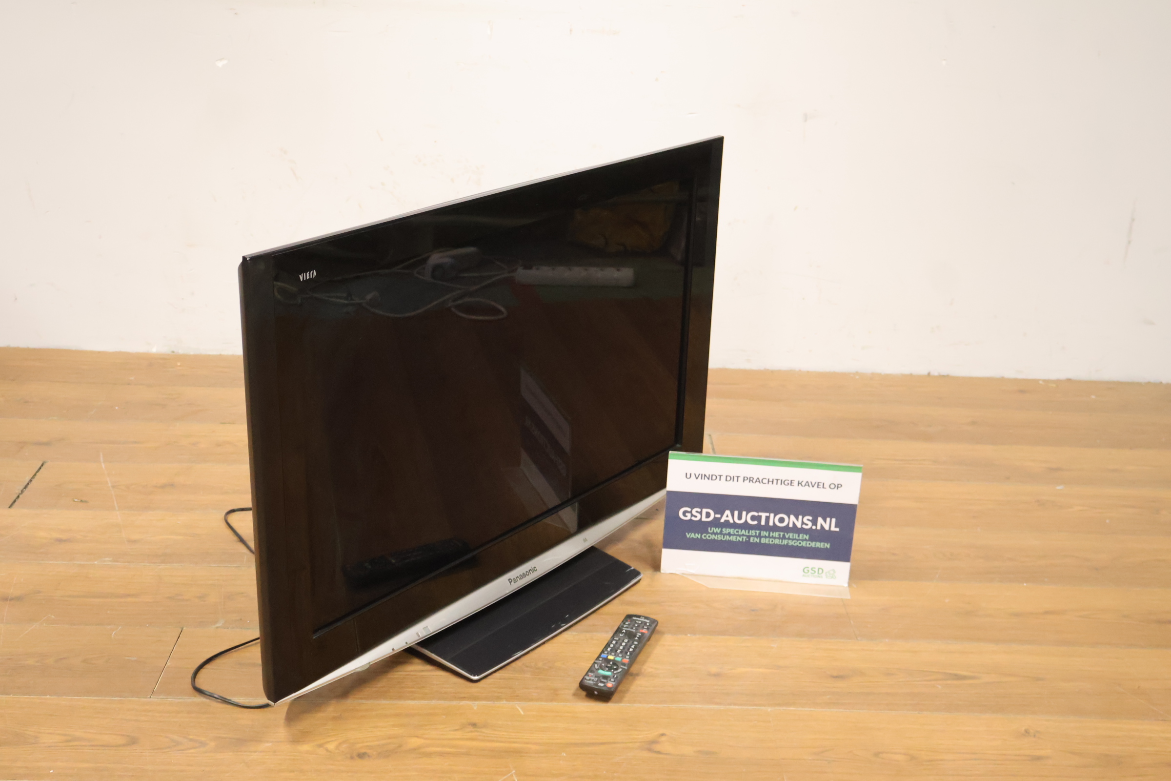 Panasonic Viera televisie met afstandsbediening – kavel bij GSD Auctions, Zoeterwoude