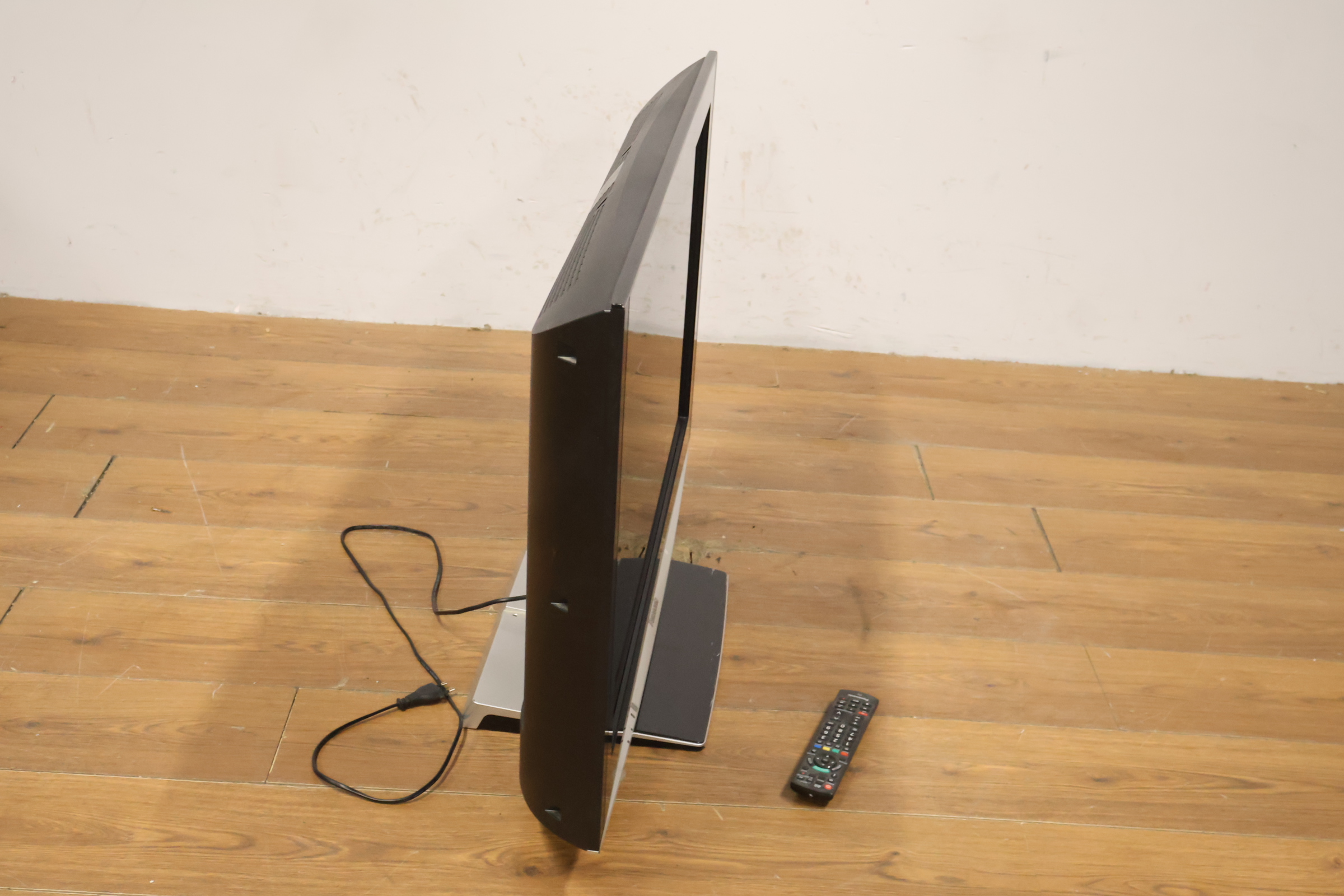 Panasonic Viera televisie met afstandsbediening – foto 3 – kavel bij GSD Auctions, Zoeterwoude
