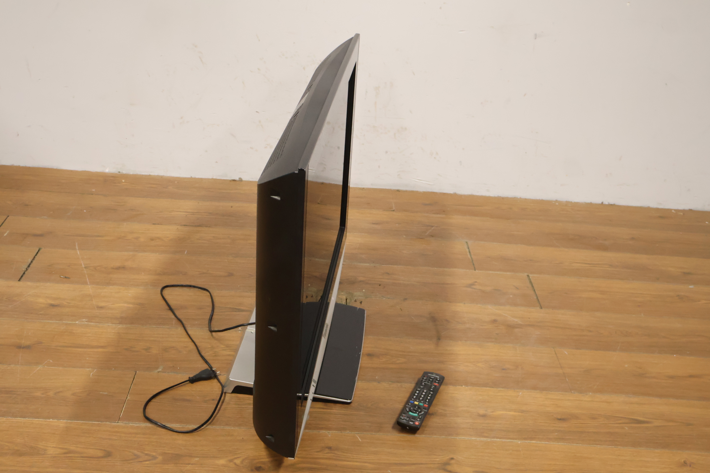 Panasonic Viera televisie met afstandsbediening – foto 4 – kavel bij GSD Auctions, Zoeterwoude