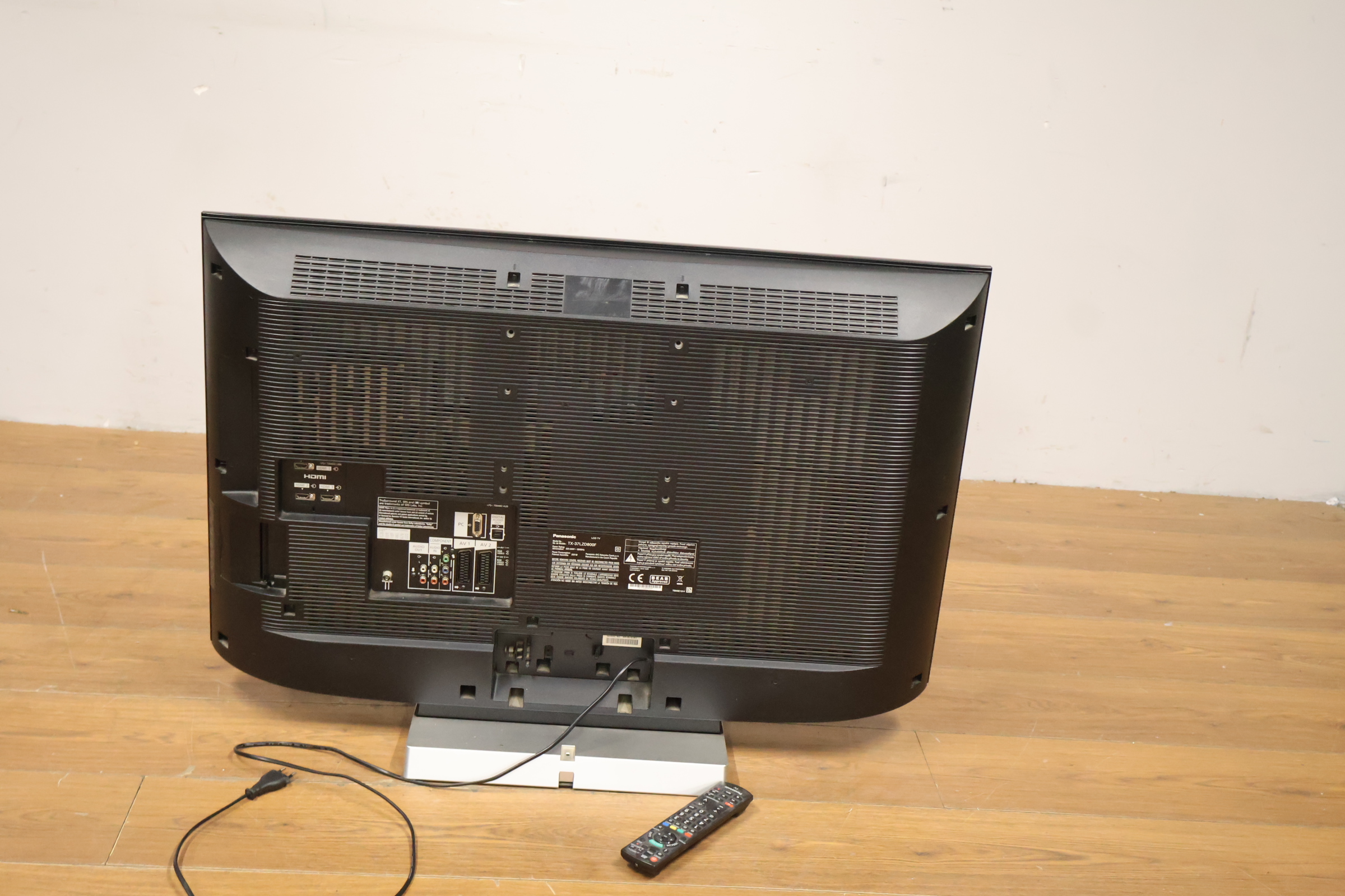 Panasonic Viera televisie met afstandsbediening – foto 5 – kavel bij GSD Auctions, Zoeterwoude