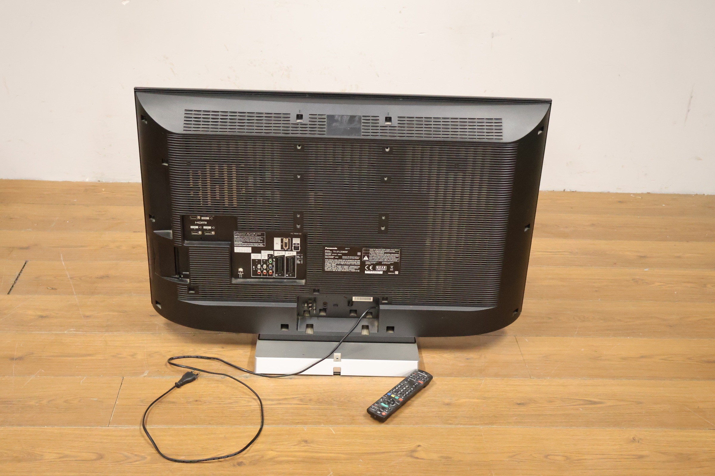 Panasonic Viera televisie met afstandsbediening – foto 6 – kavel bij GSD Auctions, Zoeterwoude