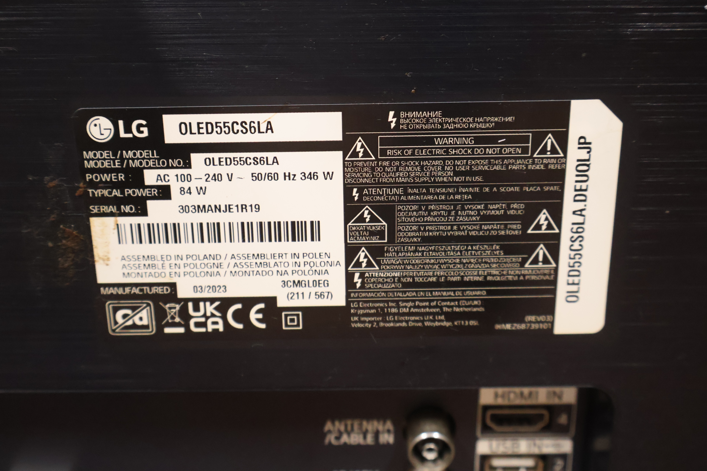 Flatscreen televisie met twee afstandsbedieningen – foto 8 – kavel bij GSD Auctions, Zoeterwoude