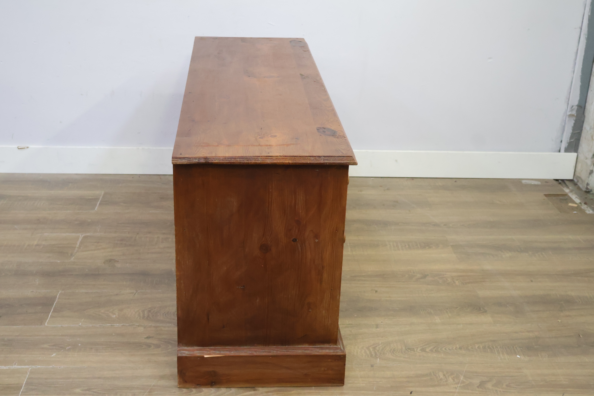 Houten ladekast met acht laden – foto 4 – kavel bij GSD Auctions, Zoeterwoude