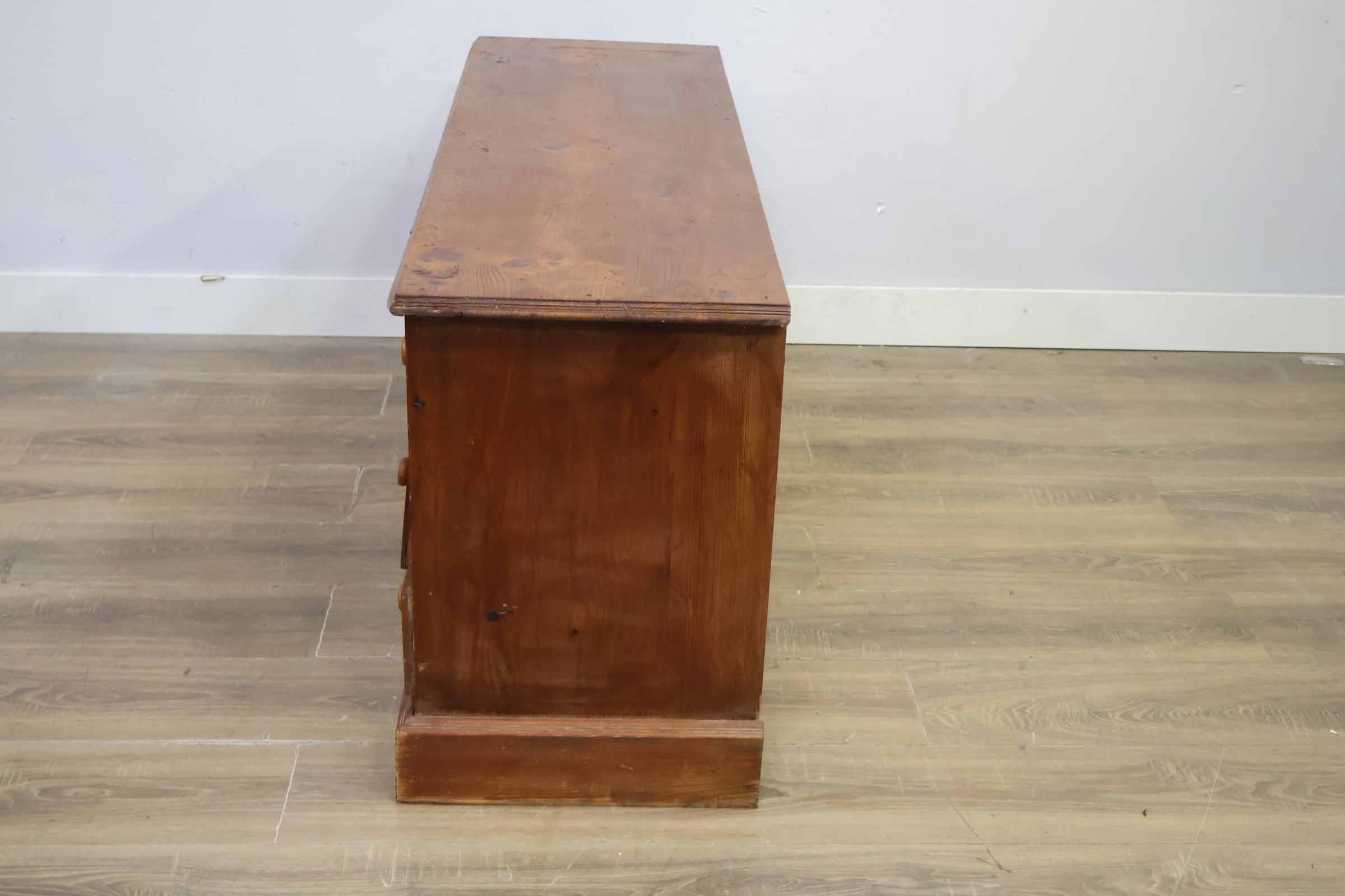 Houten ladekast met acht laden – foto 8 – kavel bij GSD Auctions, Zoeterwoude