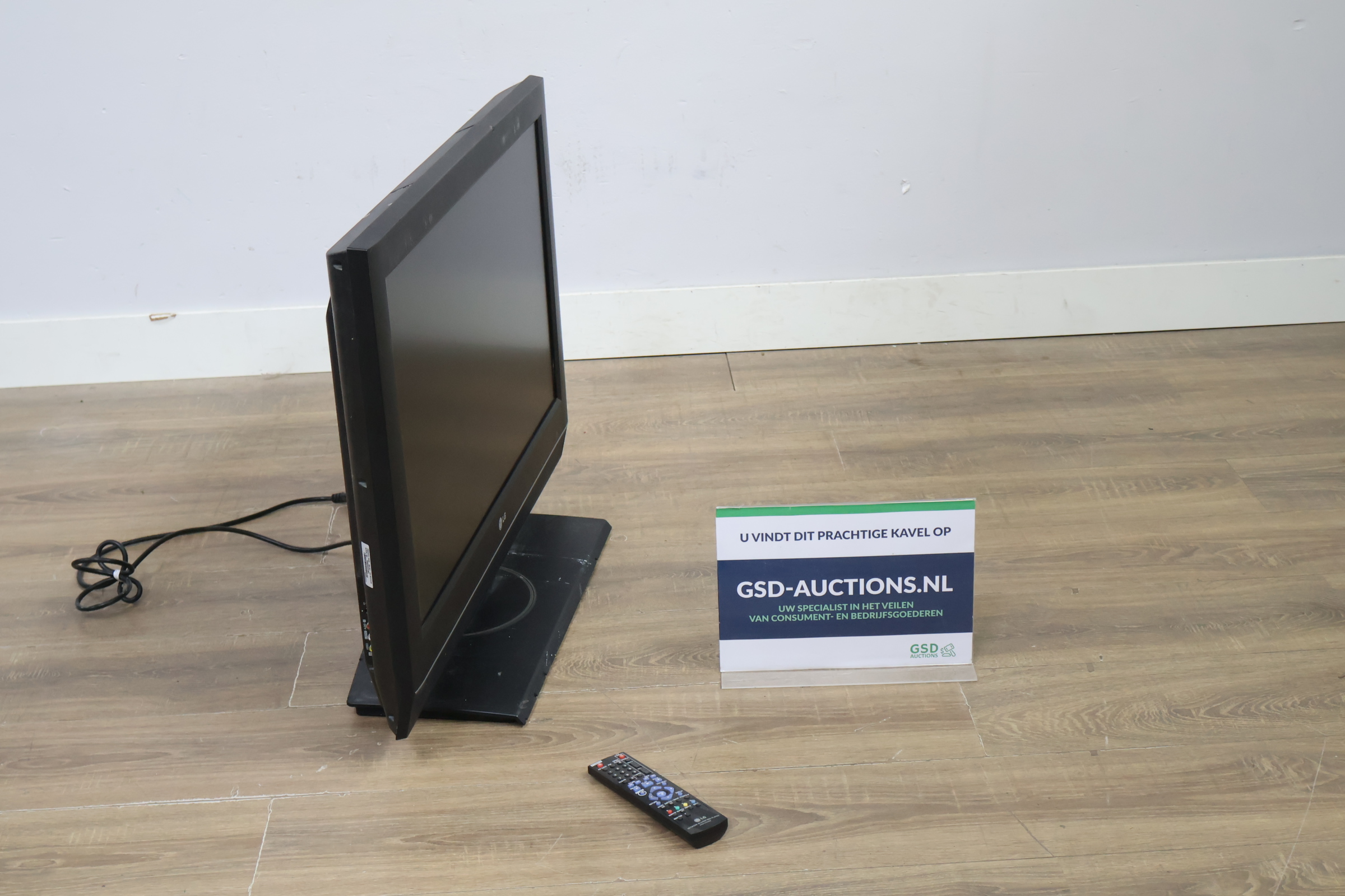 LG LCD televisie met afstandsbediening – kavel bij GSD Auctions, Zoeterwoude