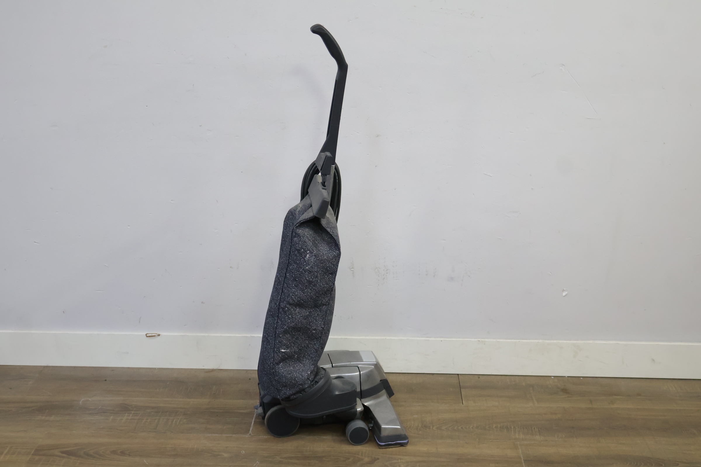 Kirby G4 stofzuiger – foto 3 – kavel bij GSD Auctions, Zoeterwoude