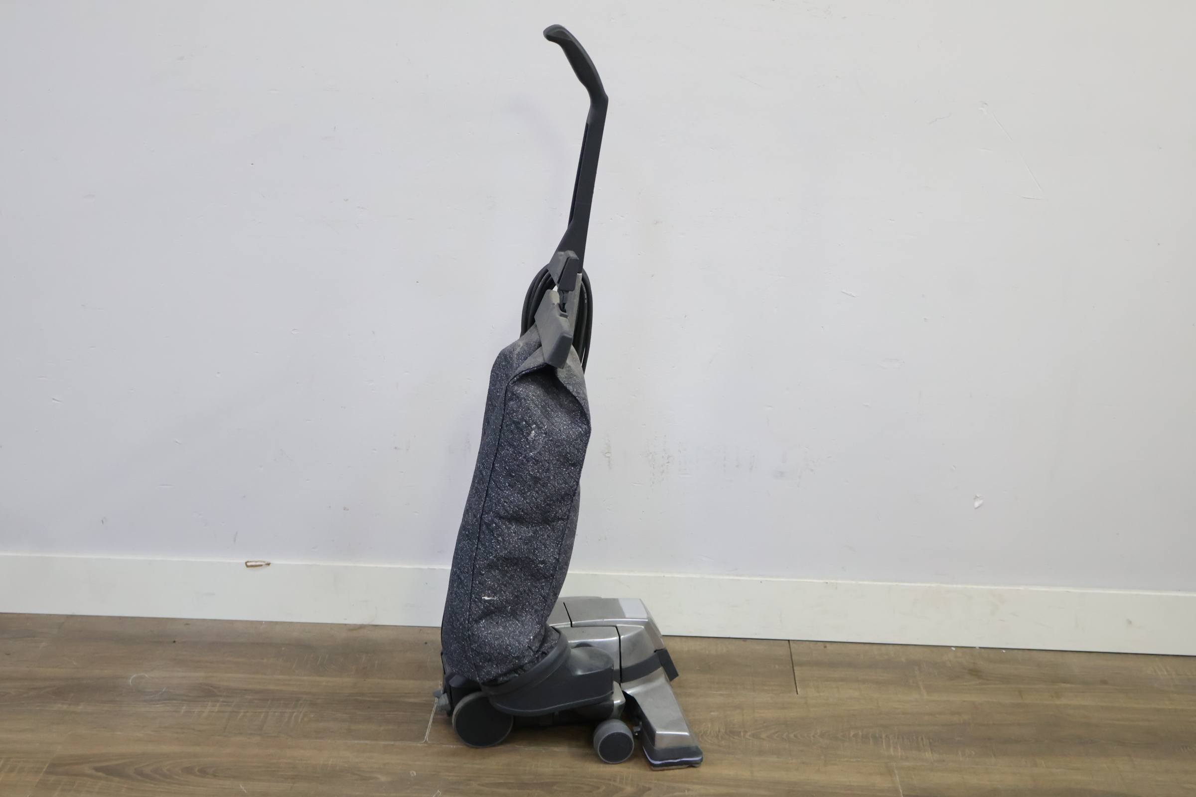 Kirby G4 stofzuiger – foto 4 – kavel bij GSD Auctions, Zoeterwoude