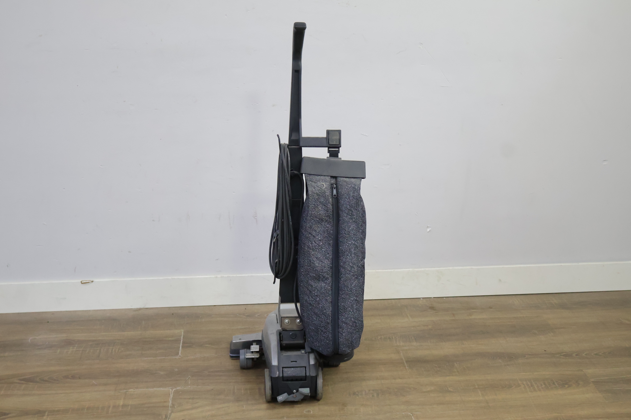 Kirby G4 stofzuiger – foto 5 – kavel bij GSD Auctions, Zoeterwoude