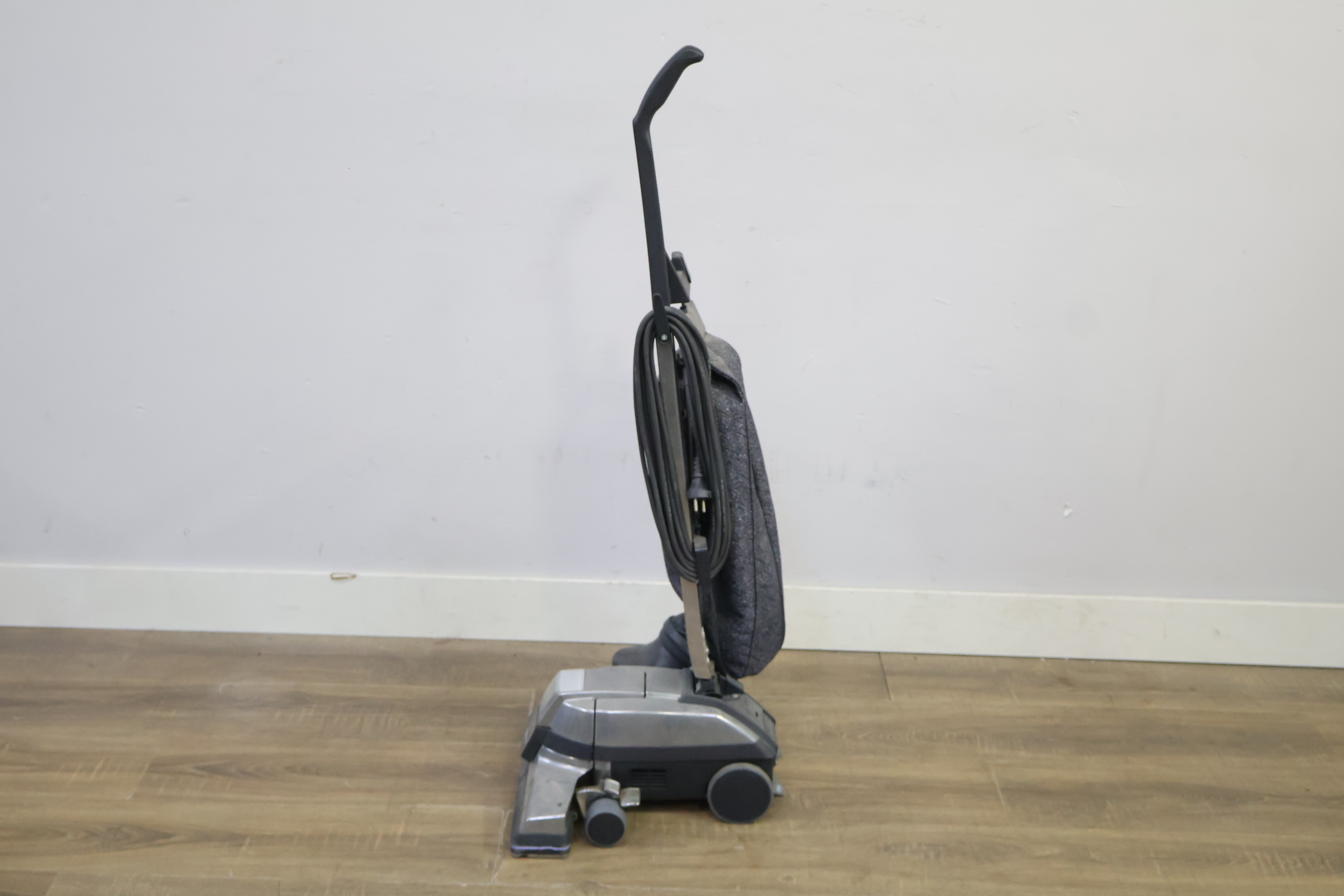 Kirby G4 stofzuiger – foto 6 – kavel bij GSD Auctions, Zoeterwoude