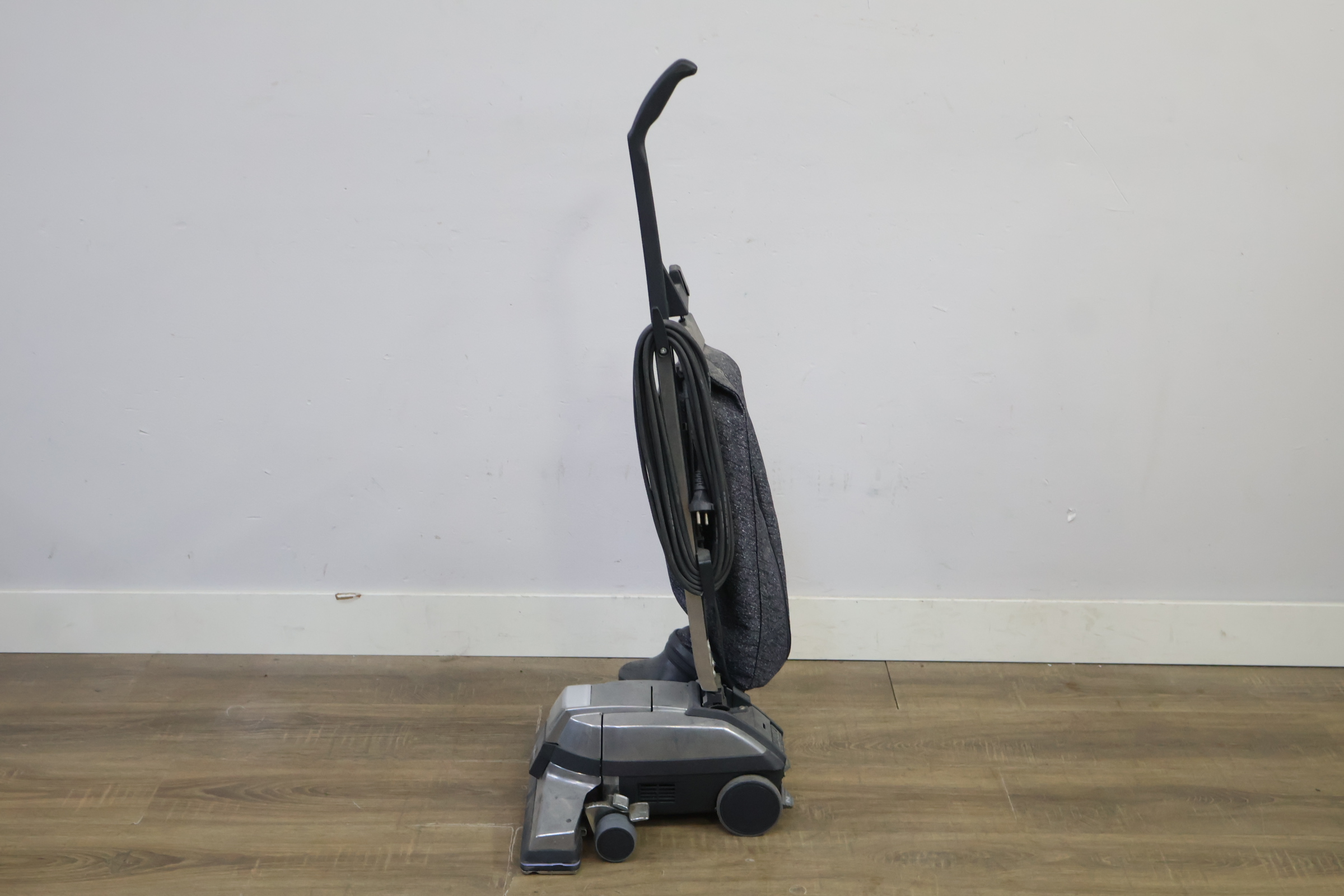 Kirby G4 stofzuiger – foto 7 – kavel bij GSD Auctions, Zoeterwoude