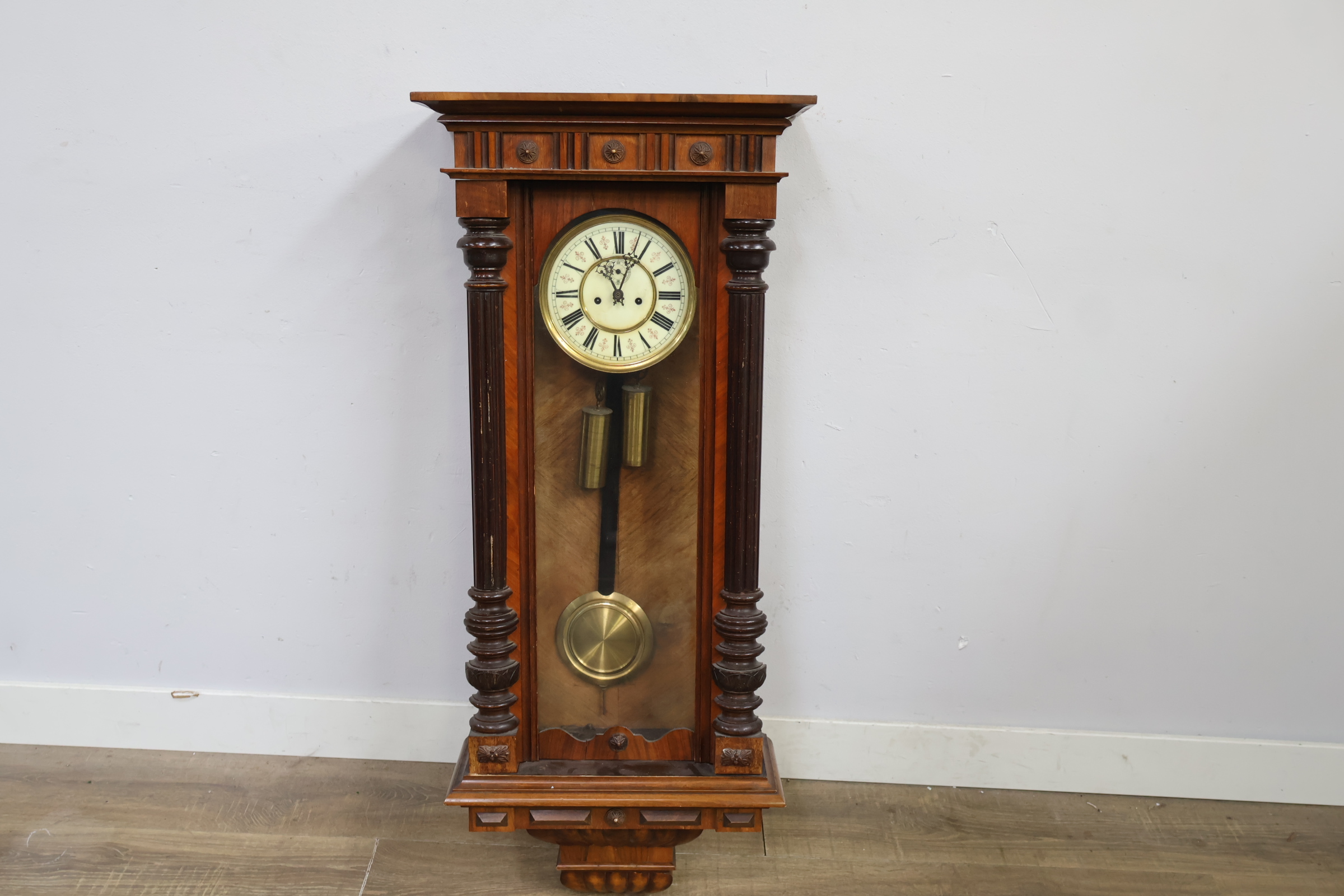 Houten pendule met slinger en gewichten – foto 6 – kavel bij GSD Auctions, Zoeterwoude