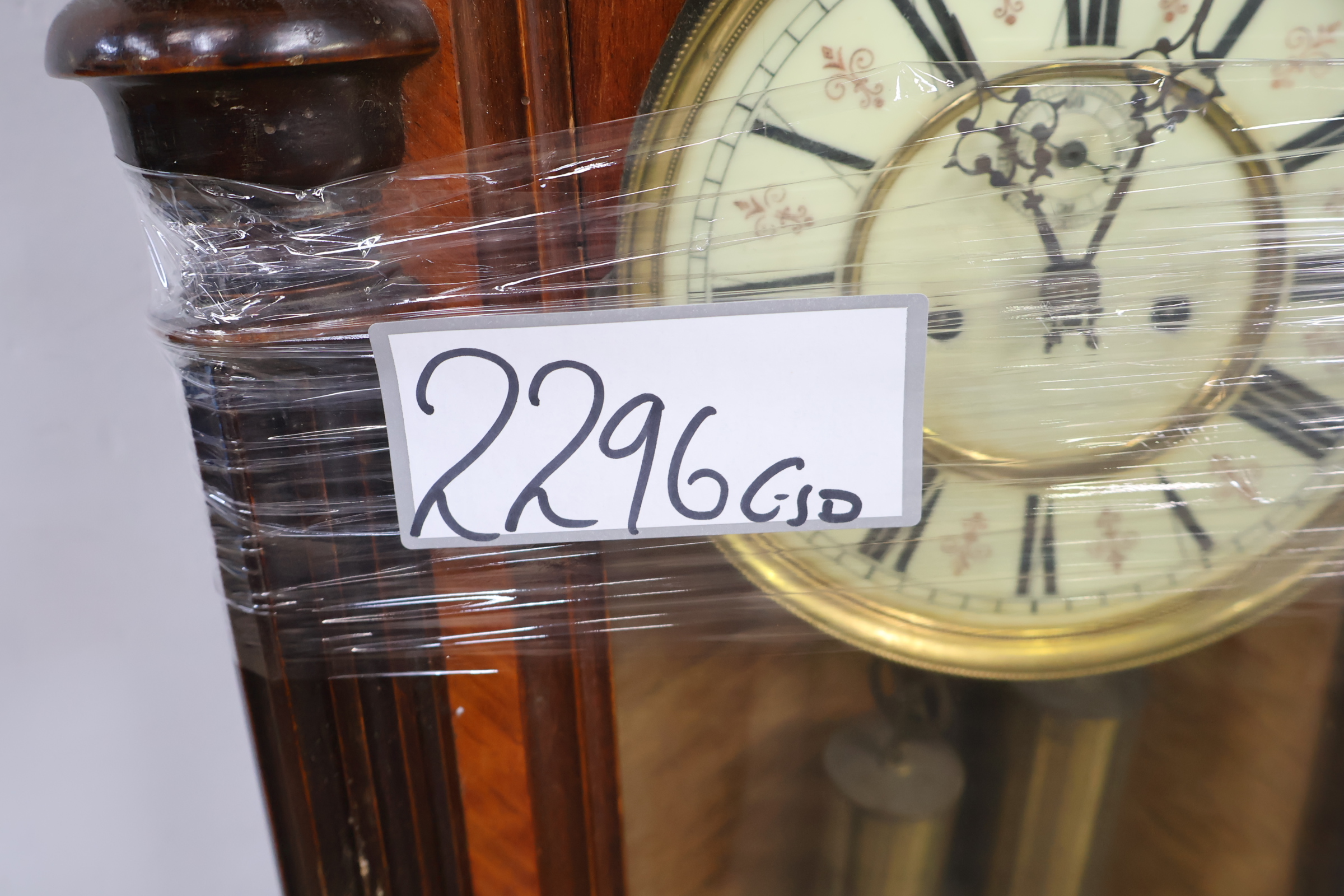 Houten pendule met slinger en gewichten – foto 10 – kavel bij GSD Auctions, Zoeterwoude