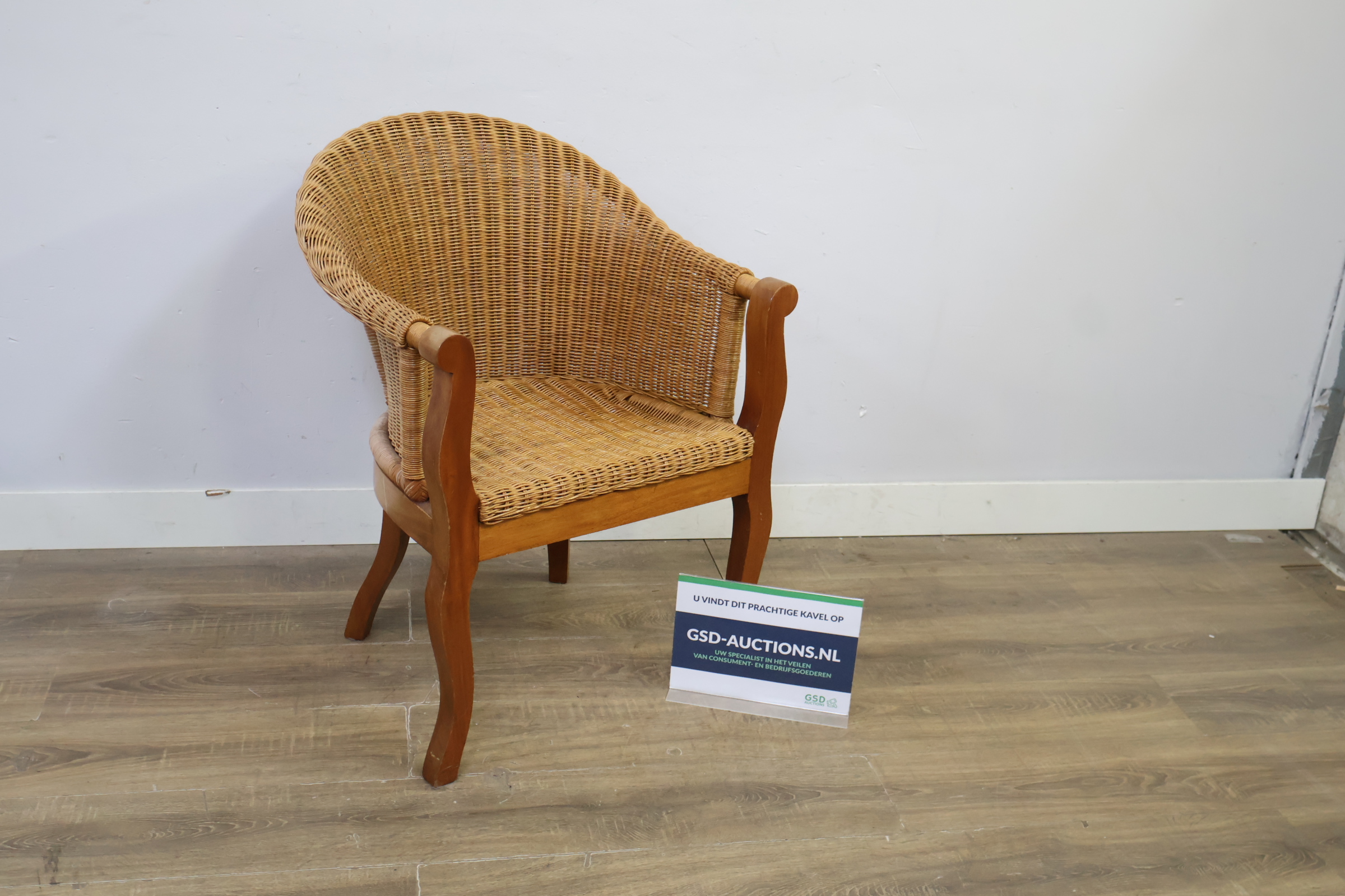 Rotan stoel met houten frame – kavel bij GSD Auctions, Zoeterwoude
