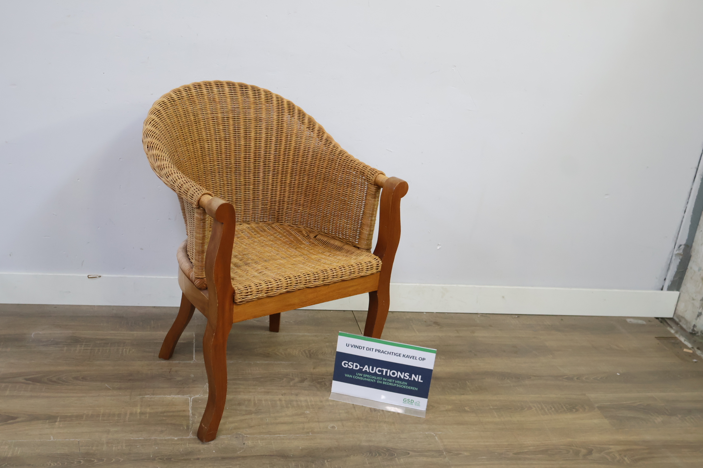 Rotan stoel met houten frame – foto 2 – kavel bij GSD Auctions, Zoeterwoude