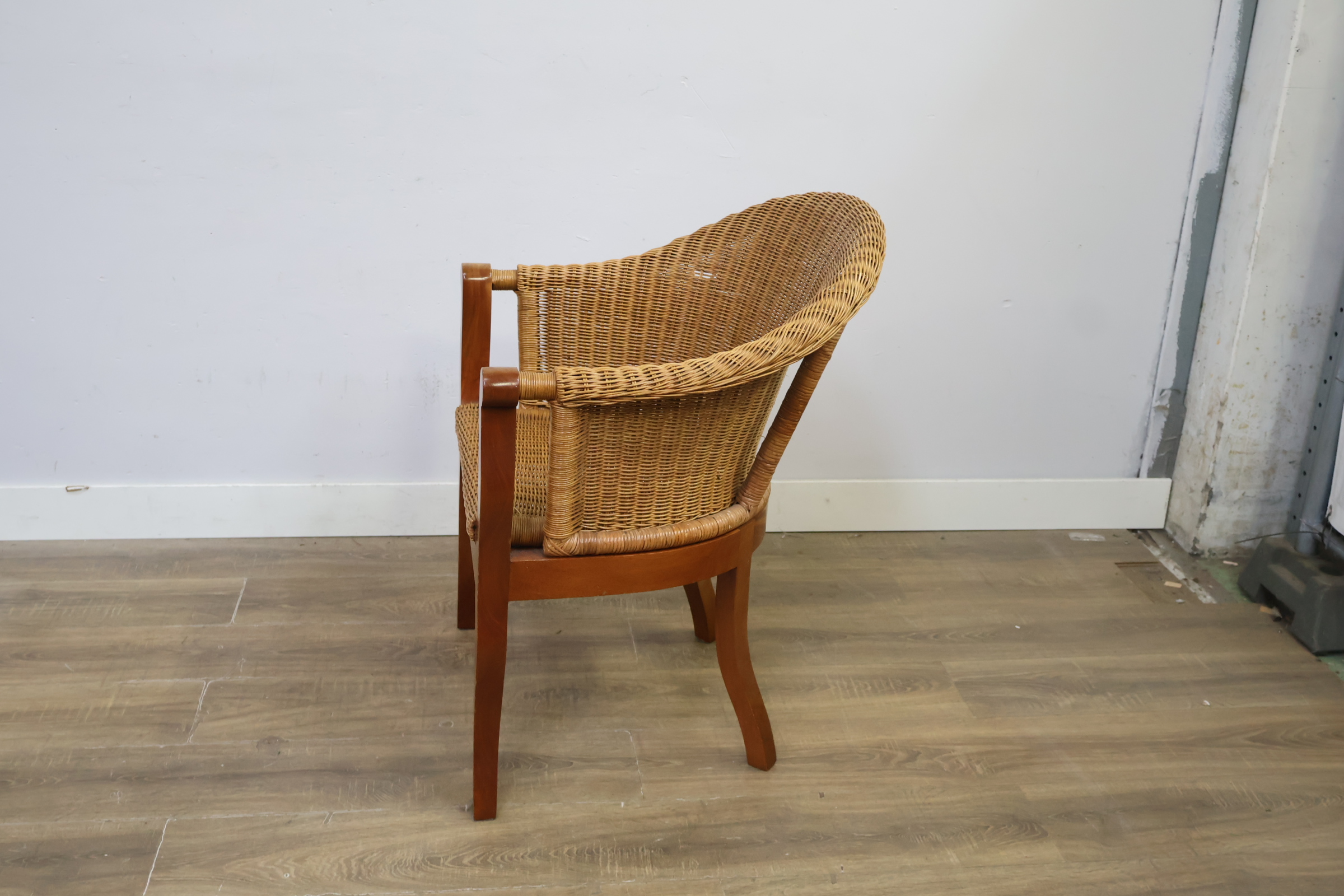 Rotan stoel met houten frame – foto 8 – kavel bij GSD Auctions, Zoeterwoude