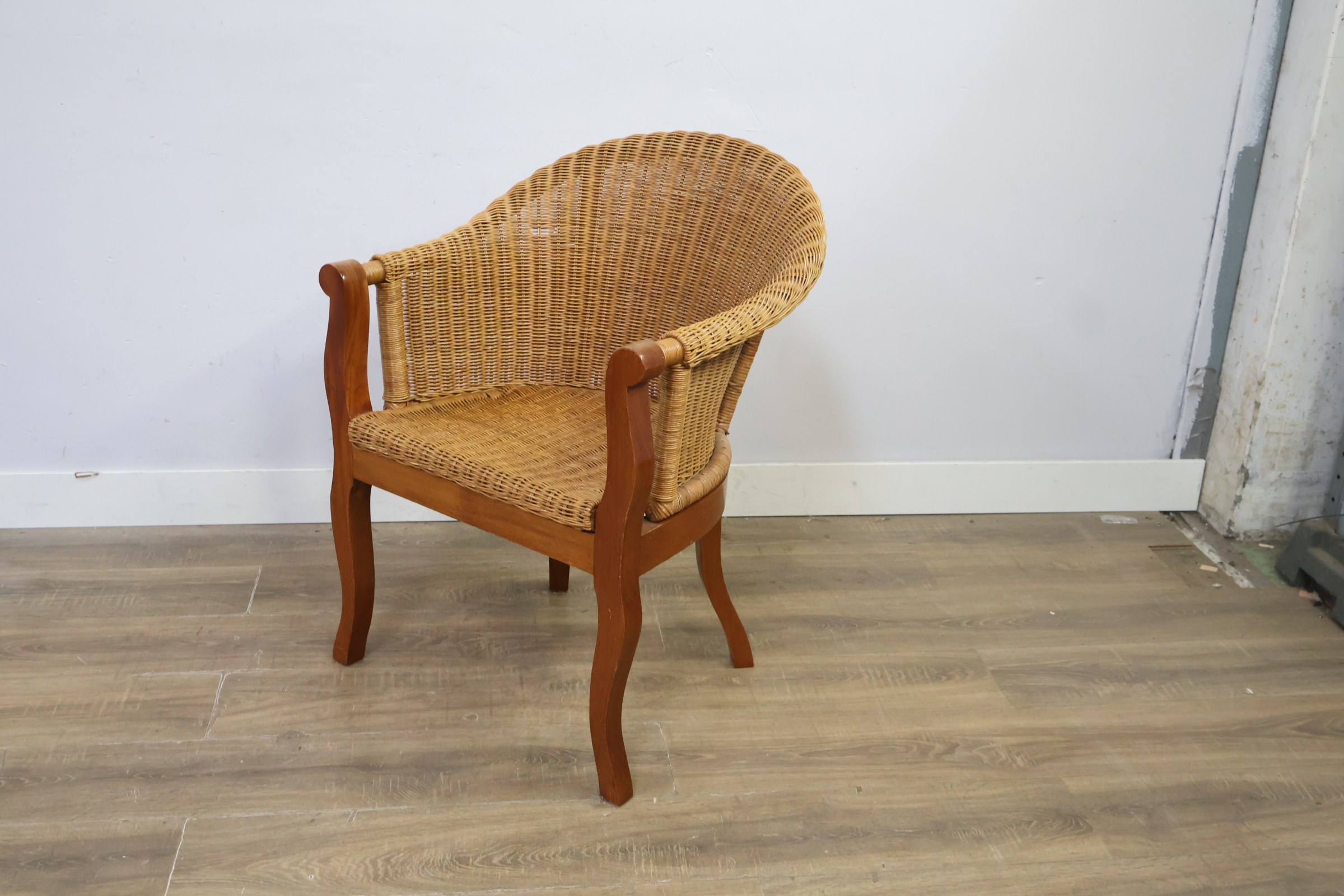 Rotan stoel met houten frame – foto 9 – kavel bij GSD Auctions, Zoeterwoude