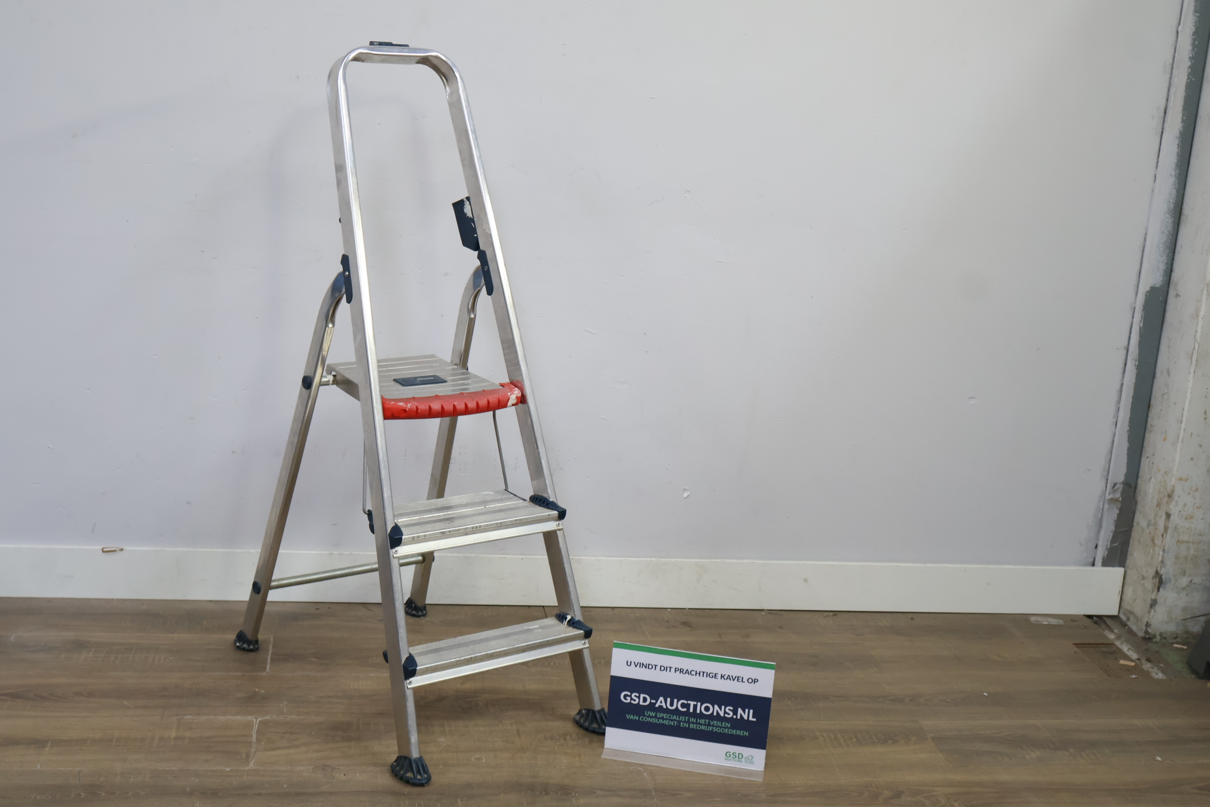 Aluminium klapladder met 3 treden – kavel bij GSD Auctions, Zoeterwoude