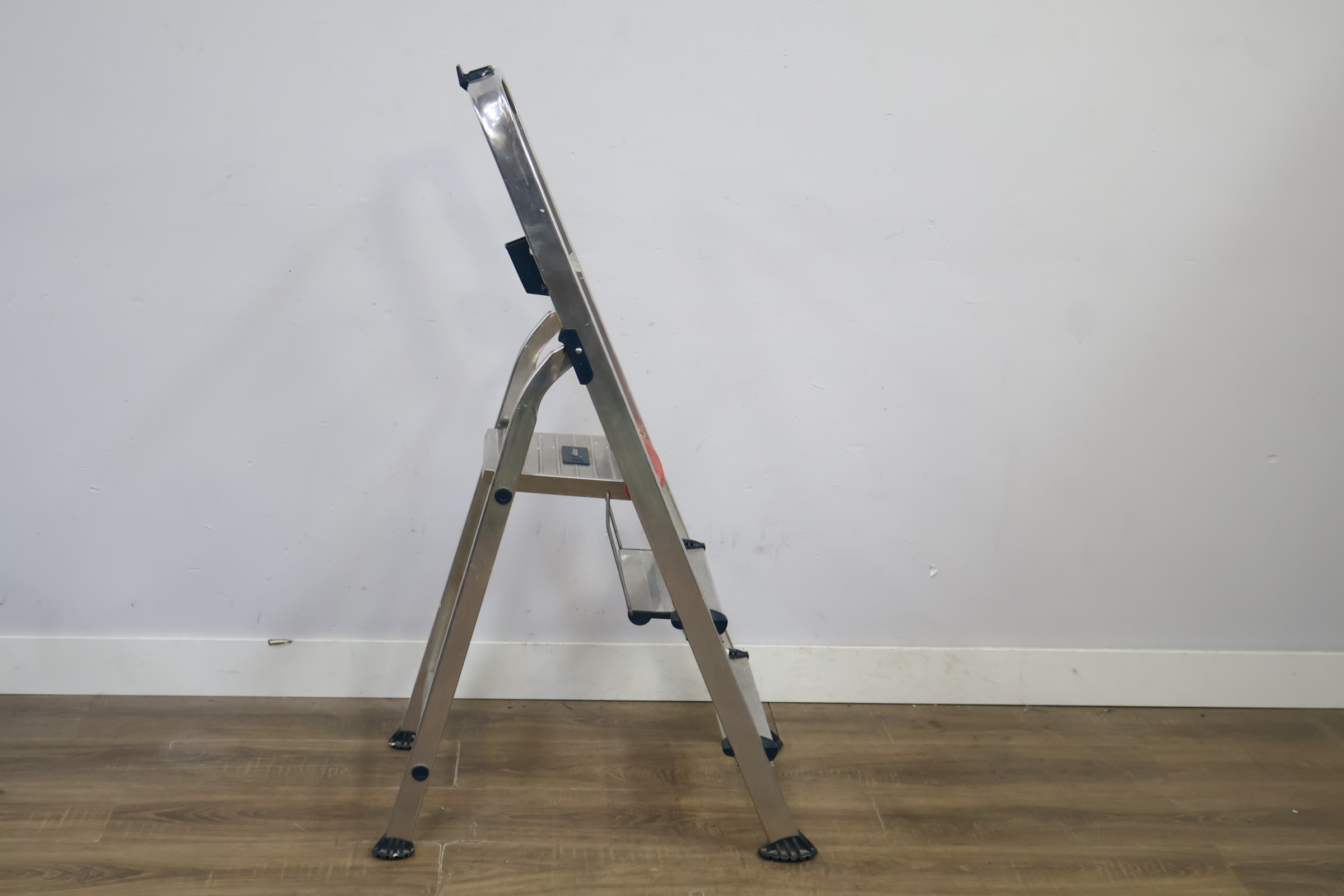 Aluminium klapladder met 3 treden – foto 3 – kavel bij GSD Auctions, Zoeterwoude