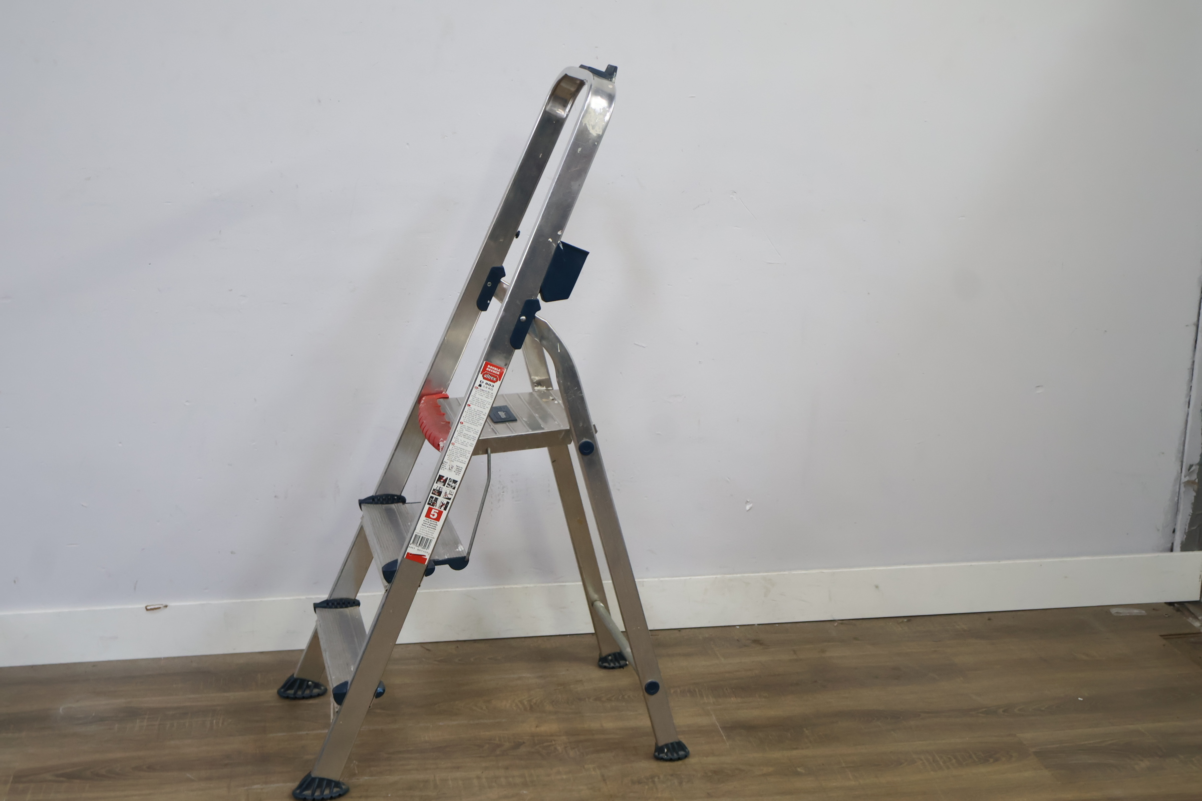 Aluminium klapladder met 3 treden – foto 8 – kavel bij GSD Auctions, Zoeterwoude