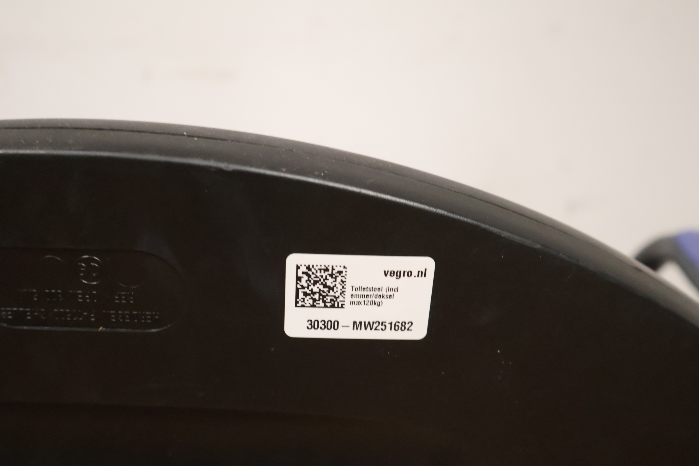 Blauwe toiletstoel met armleuningen – foto 7 – kavel bij GSD Auctions, Zoeterwoude