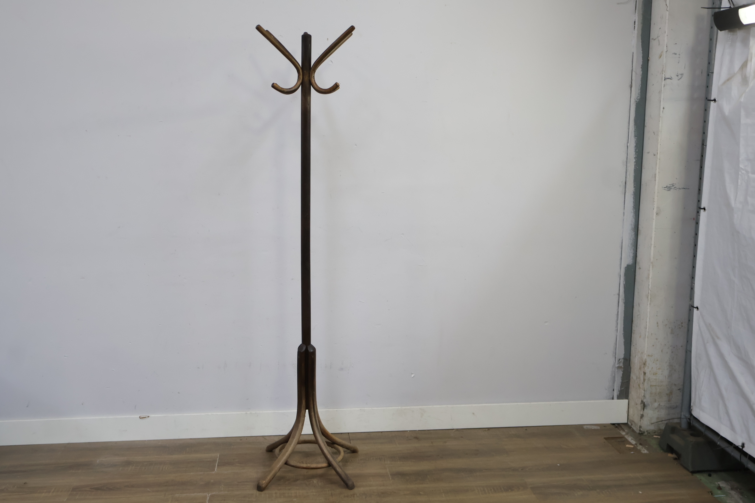 Houten kapstok met haken – foto 7 – kavel bij GSD Auctions, Zoeterwoude