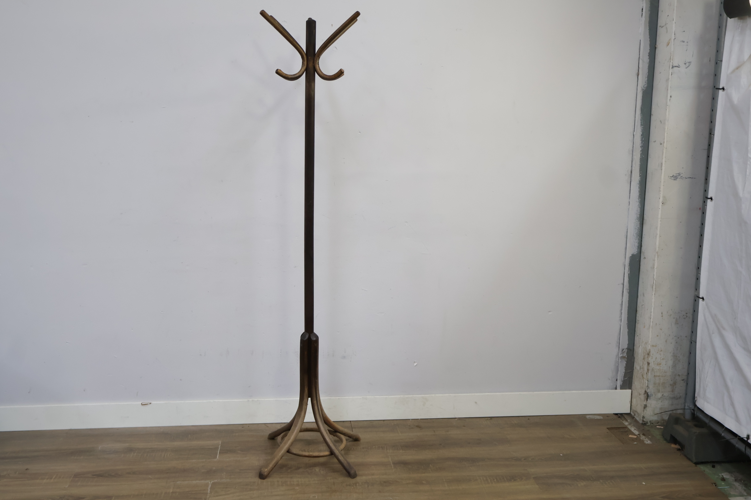 Houten kapstok met haken – foto 8 – kavel bij GSD Auctions, Zoeterwoude