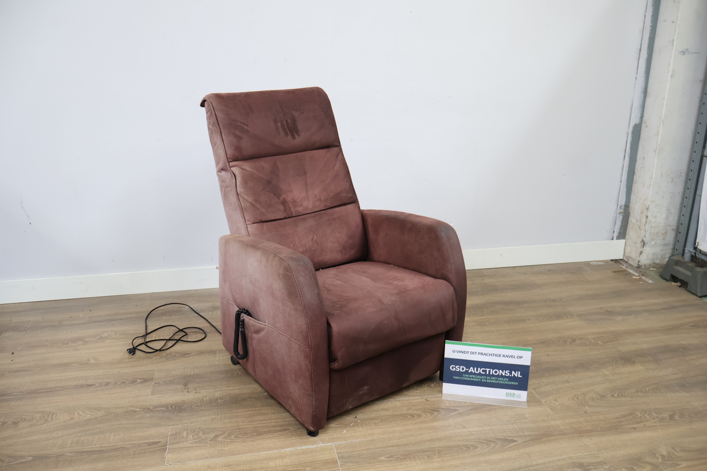 Bruine elektrische relaxfauteuil – kavel bij GSD Auctions, Zoeterwoude