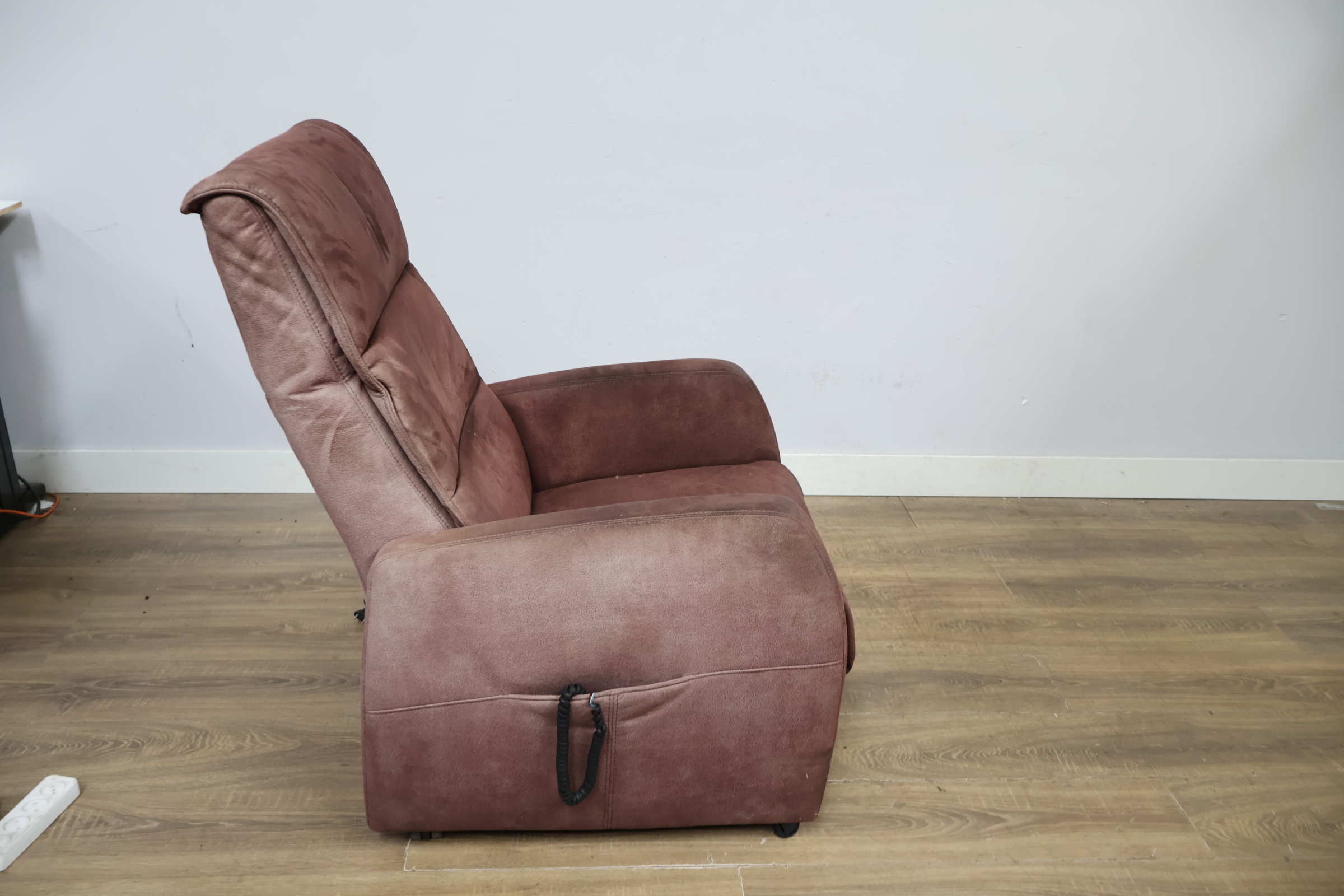 Bruine elektrische relaxfauteuil – foto 4 – kavel bij GSD Auctions, Zoeterwoude