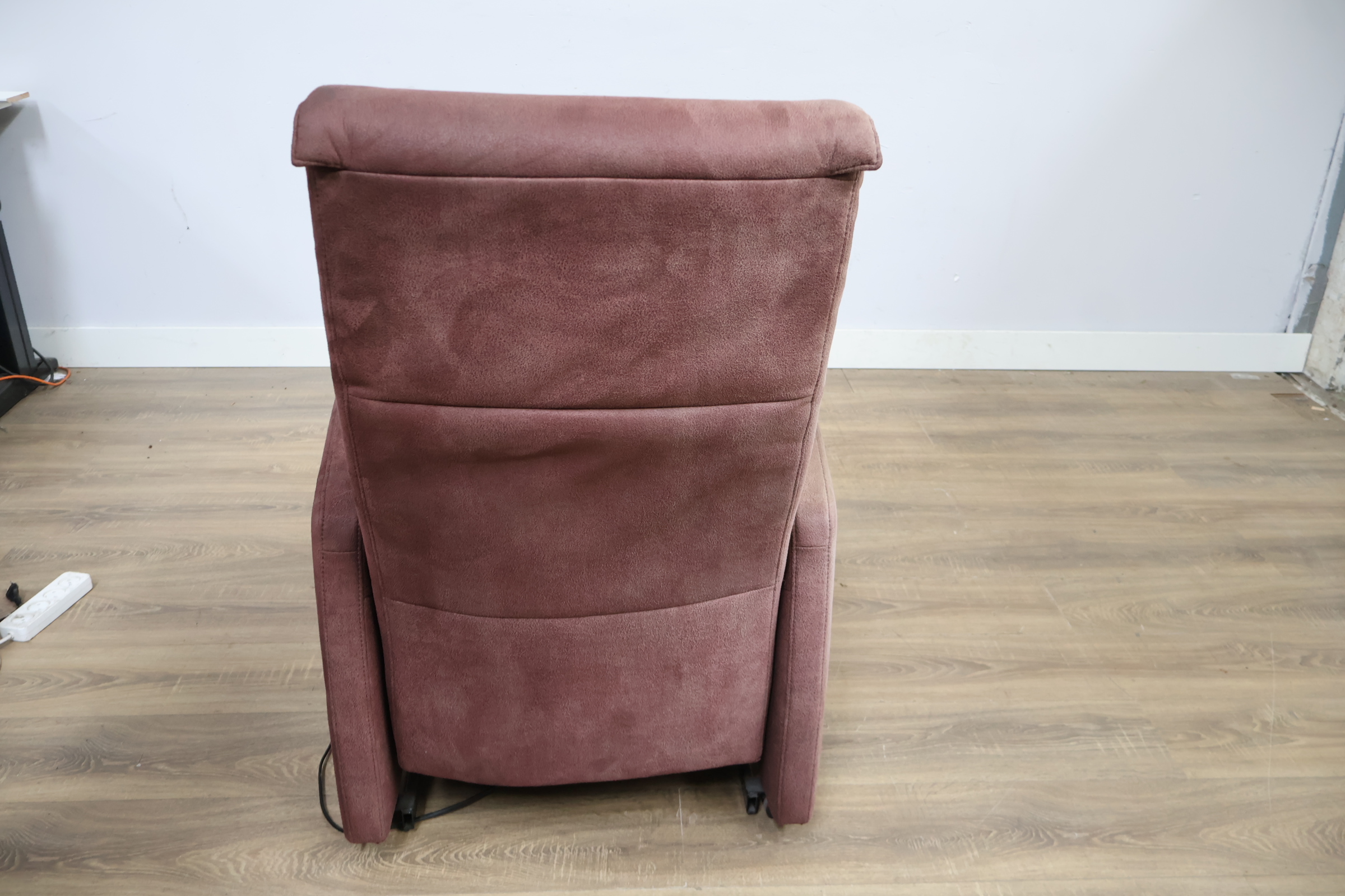 Bruine elektrische relaxfauteuil – foto 6 – kavel bij GSD Auctions, Zoeterwoude