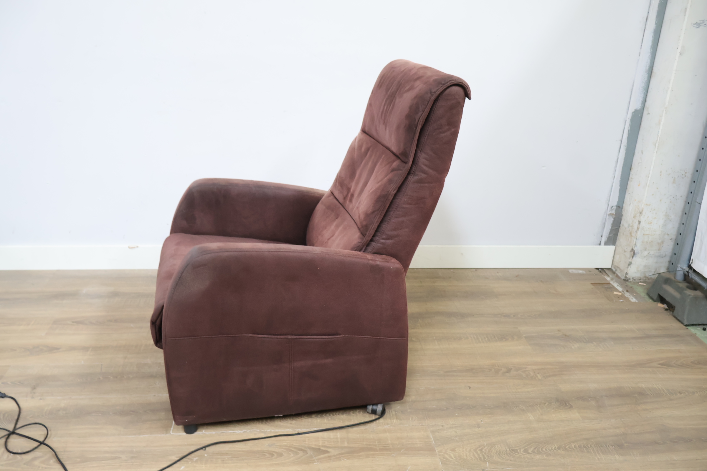 Bruine elektrische relaxfauteuil – foto 7 – kavel bij GSD Auctions, Zoeterwoude