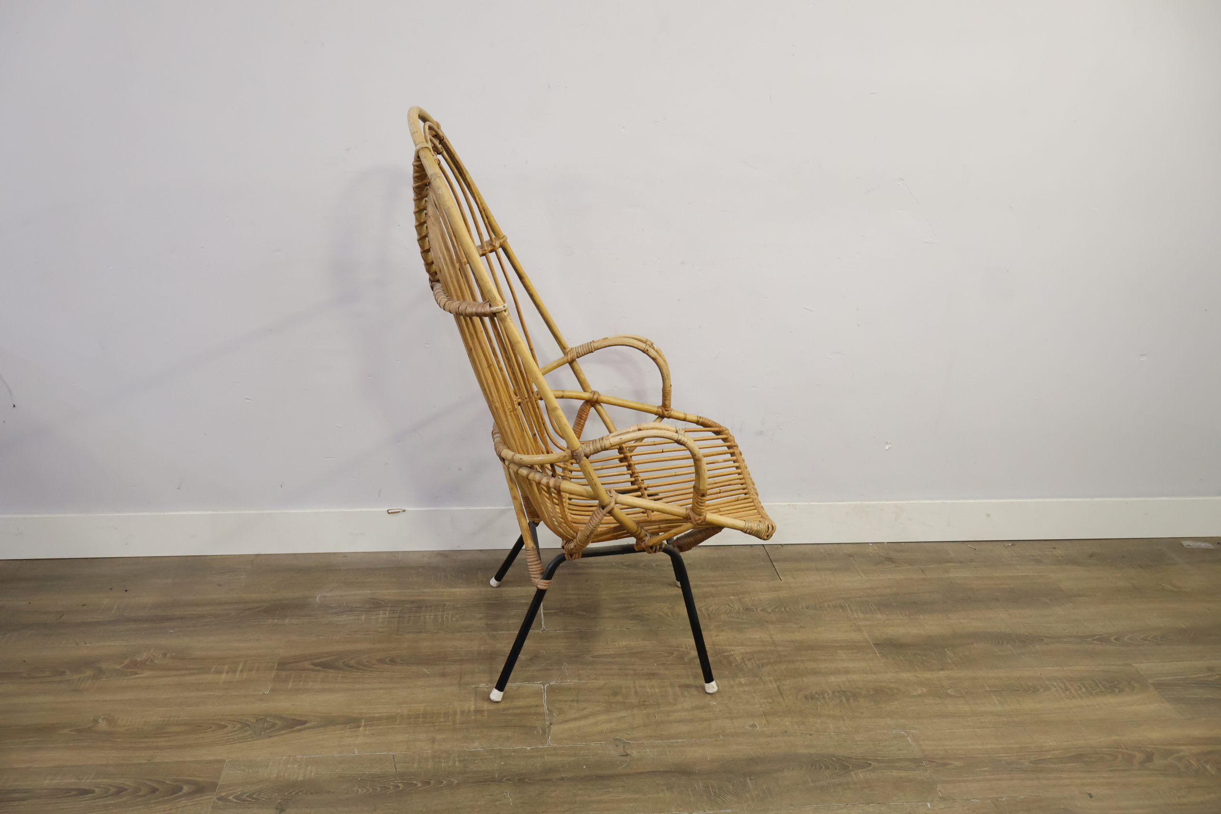 Rotan fauteuil met metalen poten – foto 3 – kavel bij GSD Auctions, Zoeterwoude