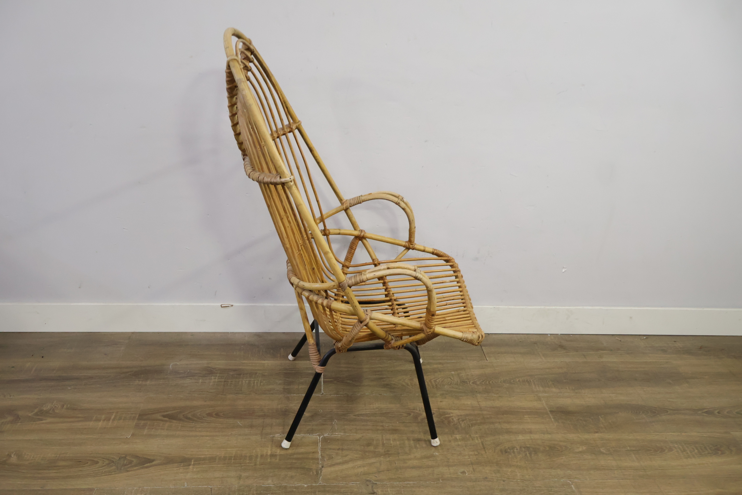Rotan fauteuil met metalen poten – foto 4 – kavel bij GSD Auctions, Zoeterwoude